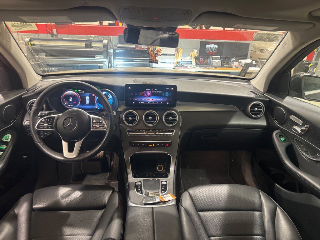 2021 Mercedes-Benz GLC 300 photo 6