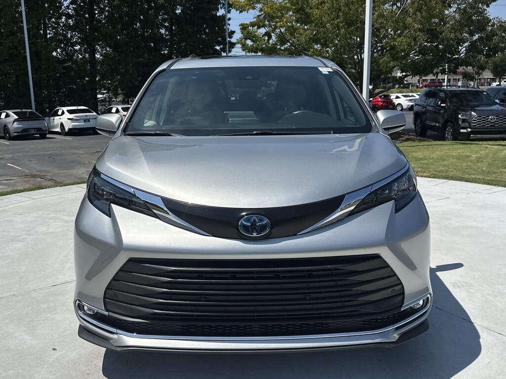 Certified 2024 Toyota Sienna XLE Minivan
