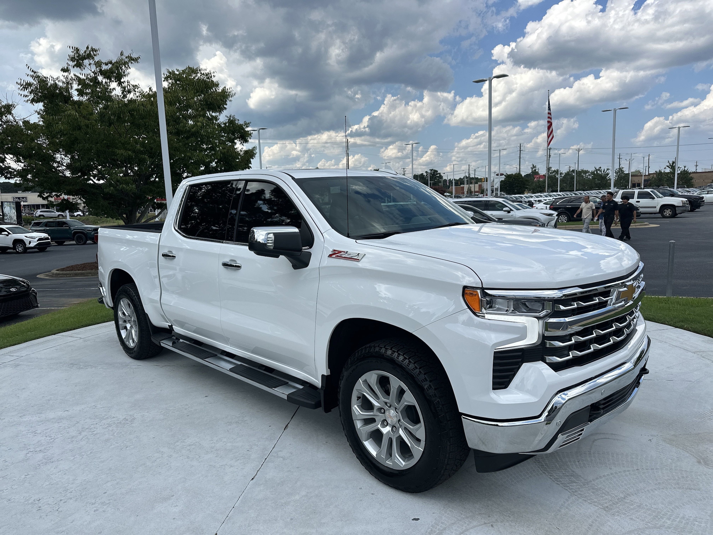 2025 Chevrolet Silverado 1500 LTZ