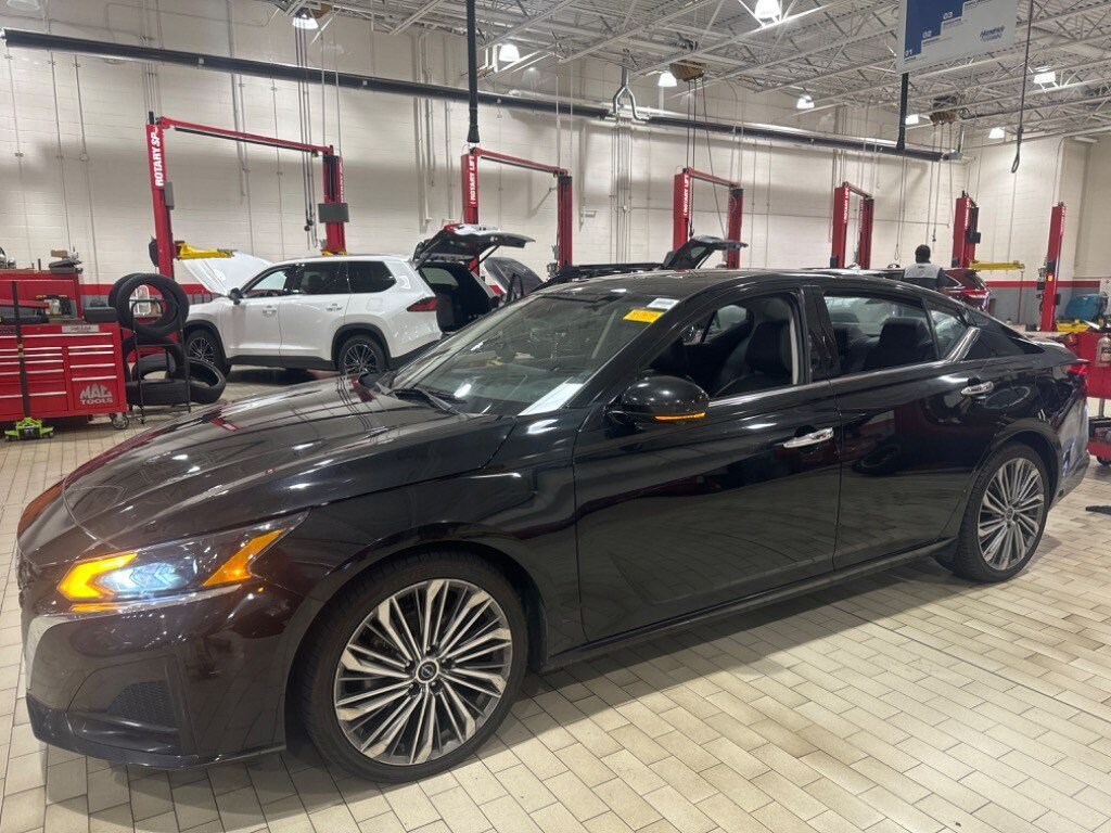 Used 2023 Nissan Altima 2.5 SL Sedan
