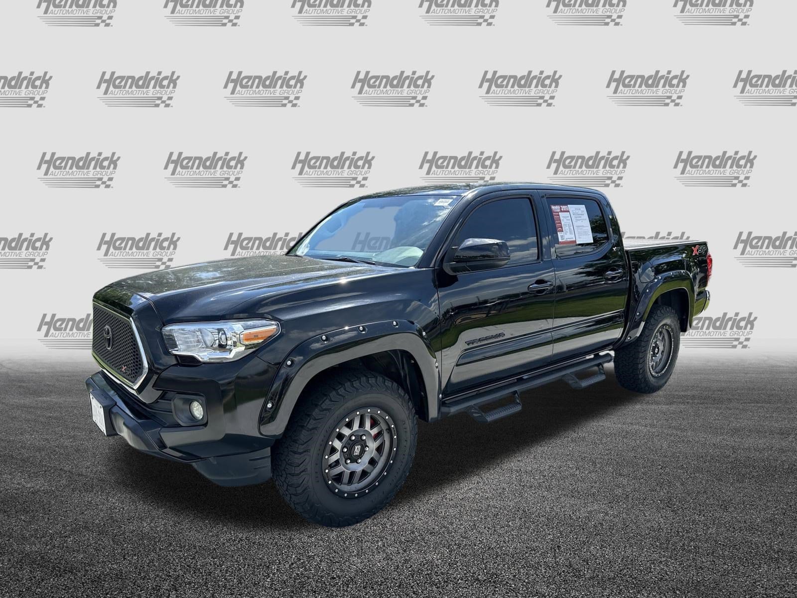2017 Toyota Tacoma SR5 photo 4