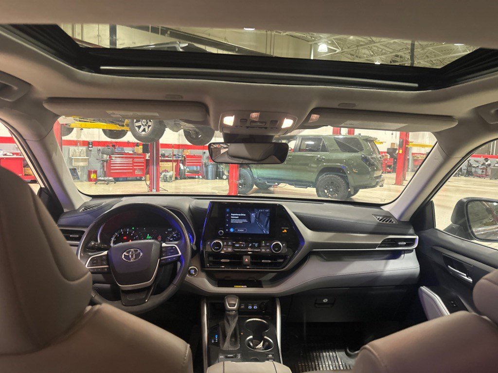 2023 Toyota Highlander XLE photo 6