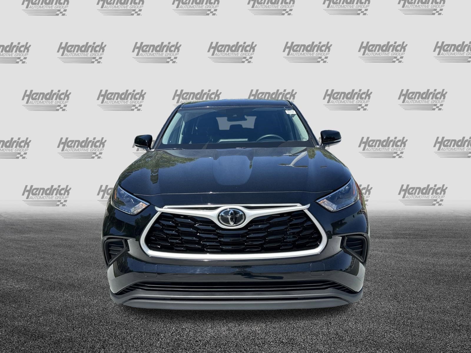 2023 Toyota Highlander LE photo 2