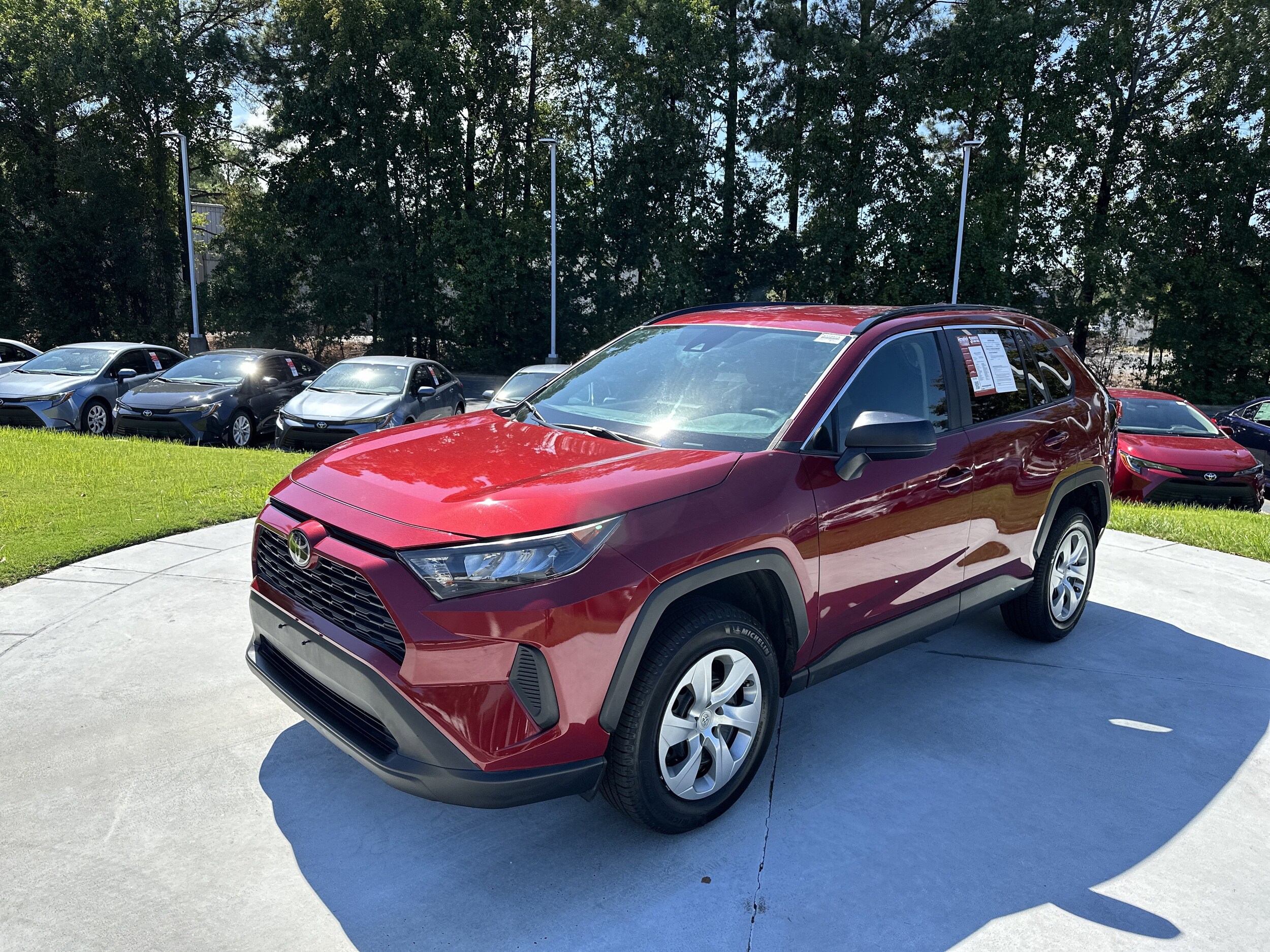 2020 Toyota RAV4 LE photo 3