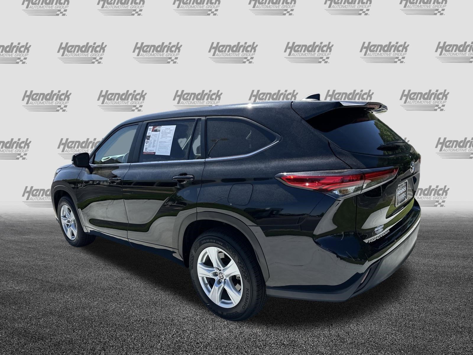 2023 Toyota Highlander LE photo 3