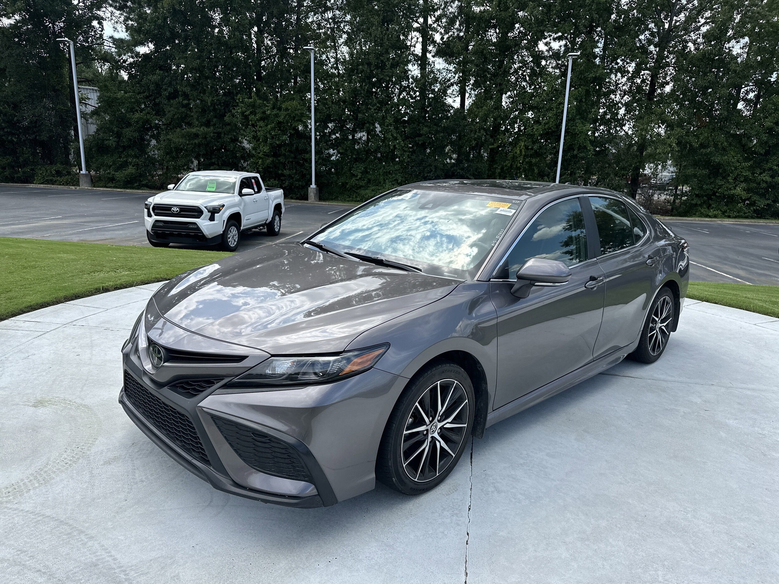 2024 Toyota Camry SE photo 3