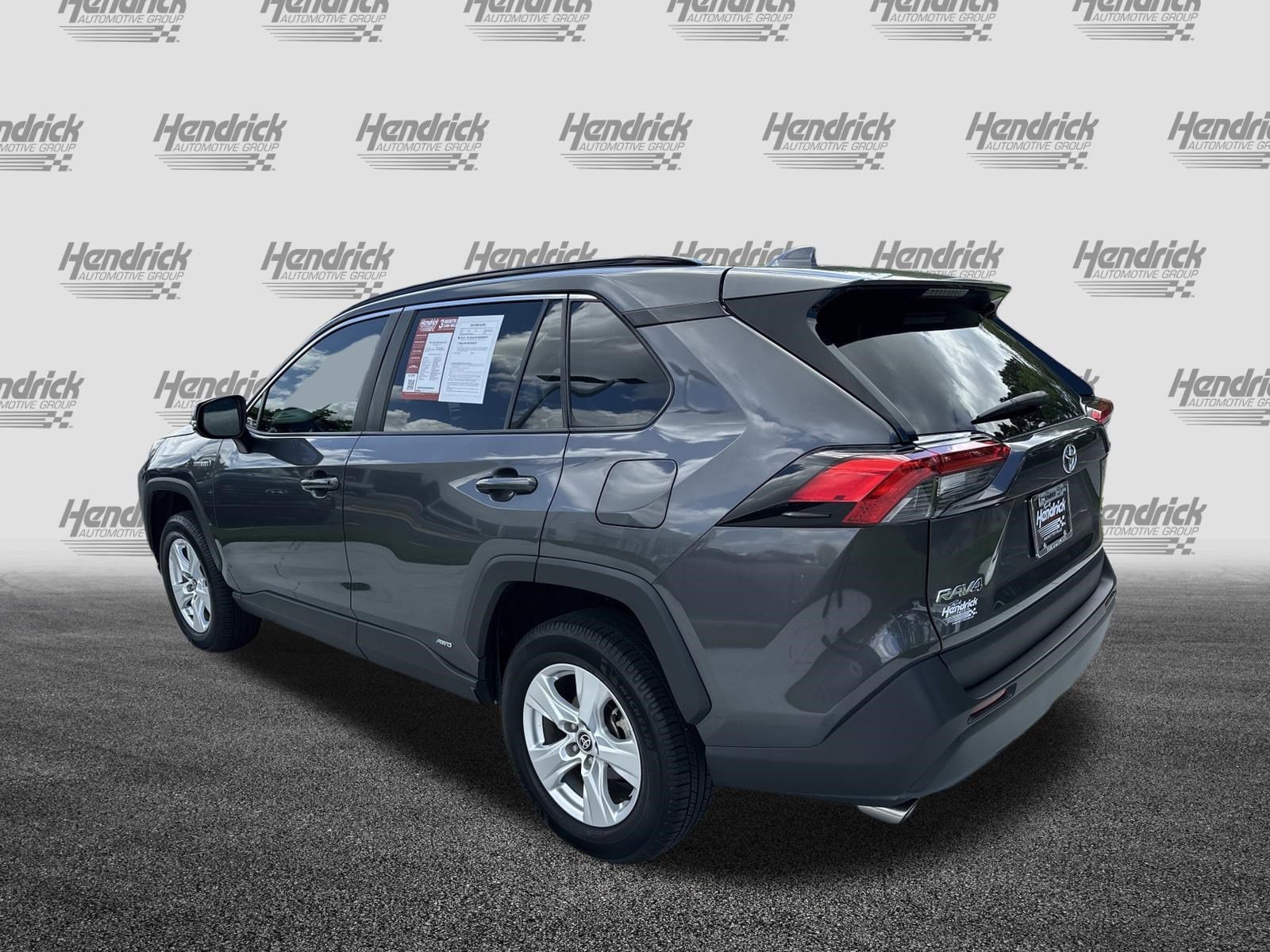 2021 Toyota RAV4 Hybrid XLE photo 3