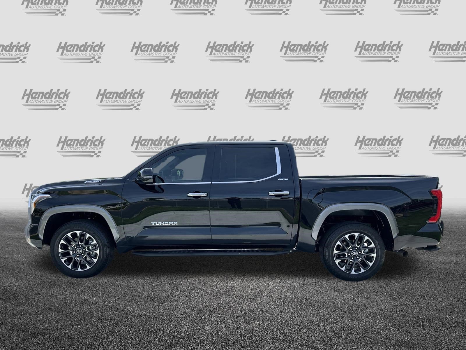 2025 Toyota Tundra 4WD Limited Hybrid photo 6