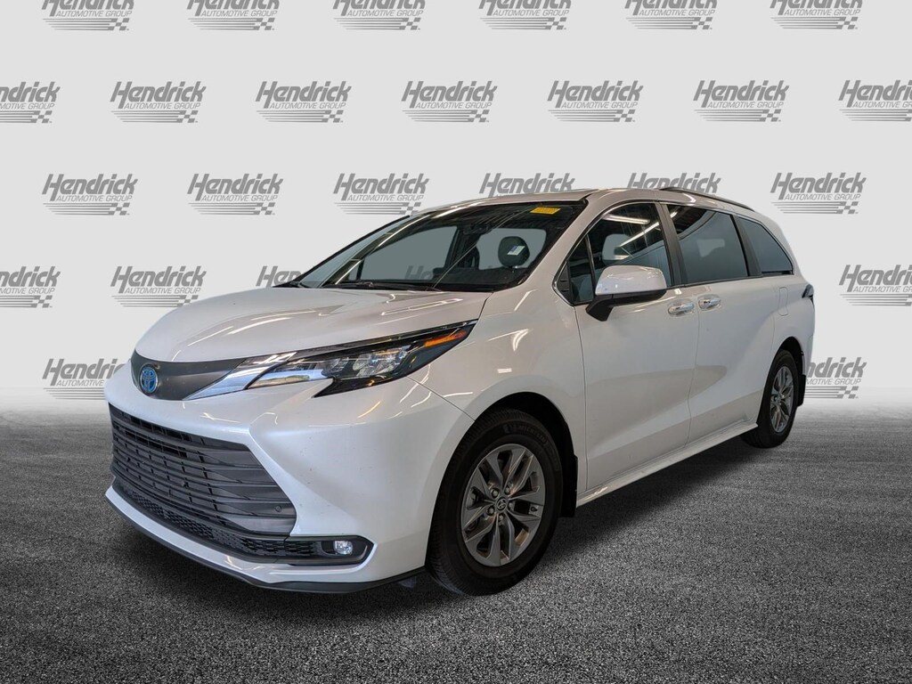 Certified 2025 Toyota Sienna XLE Minivan
