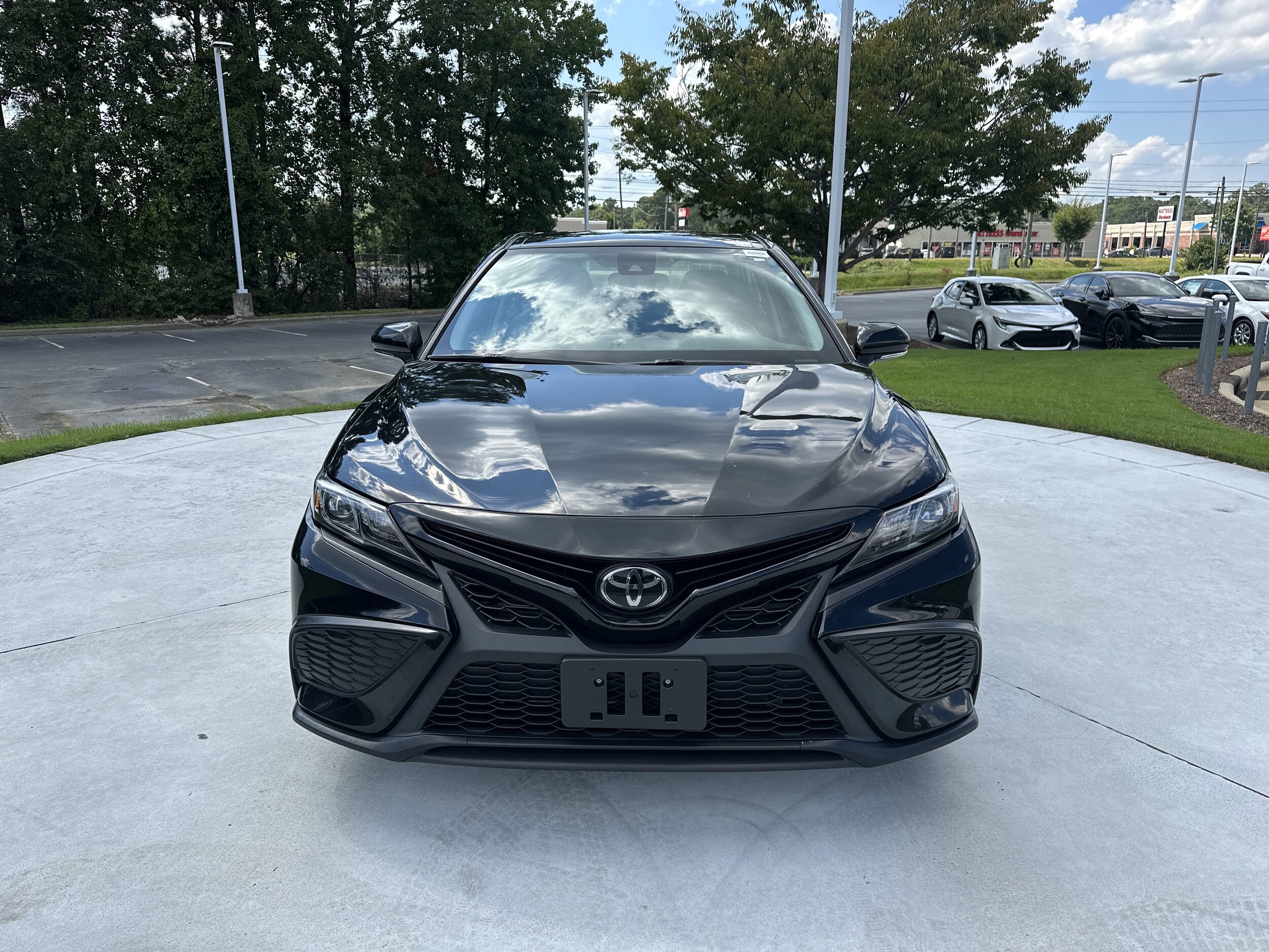 2023 Toyota Camry SE photo 2