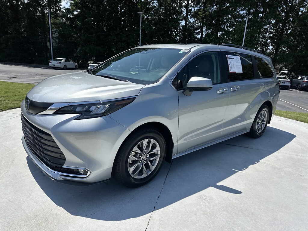 Certified 2024 Toyota Sienna XLE Minivan