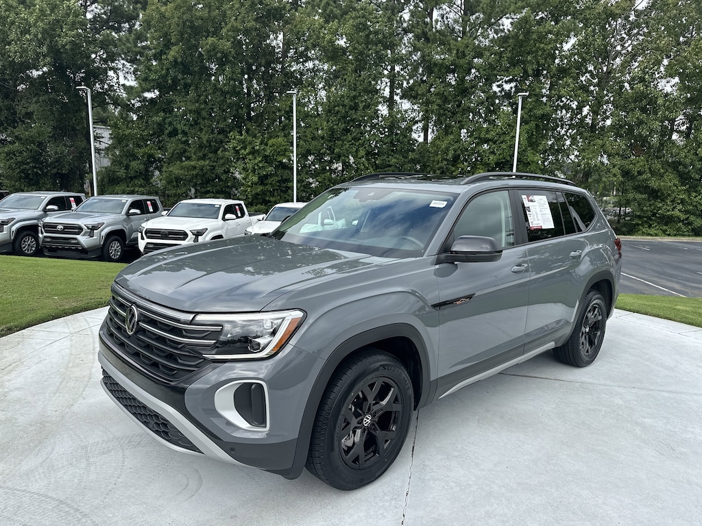Used 2024 Volkswagen Atlas 2.0T Peak Edition SE w/Technology SUV