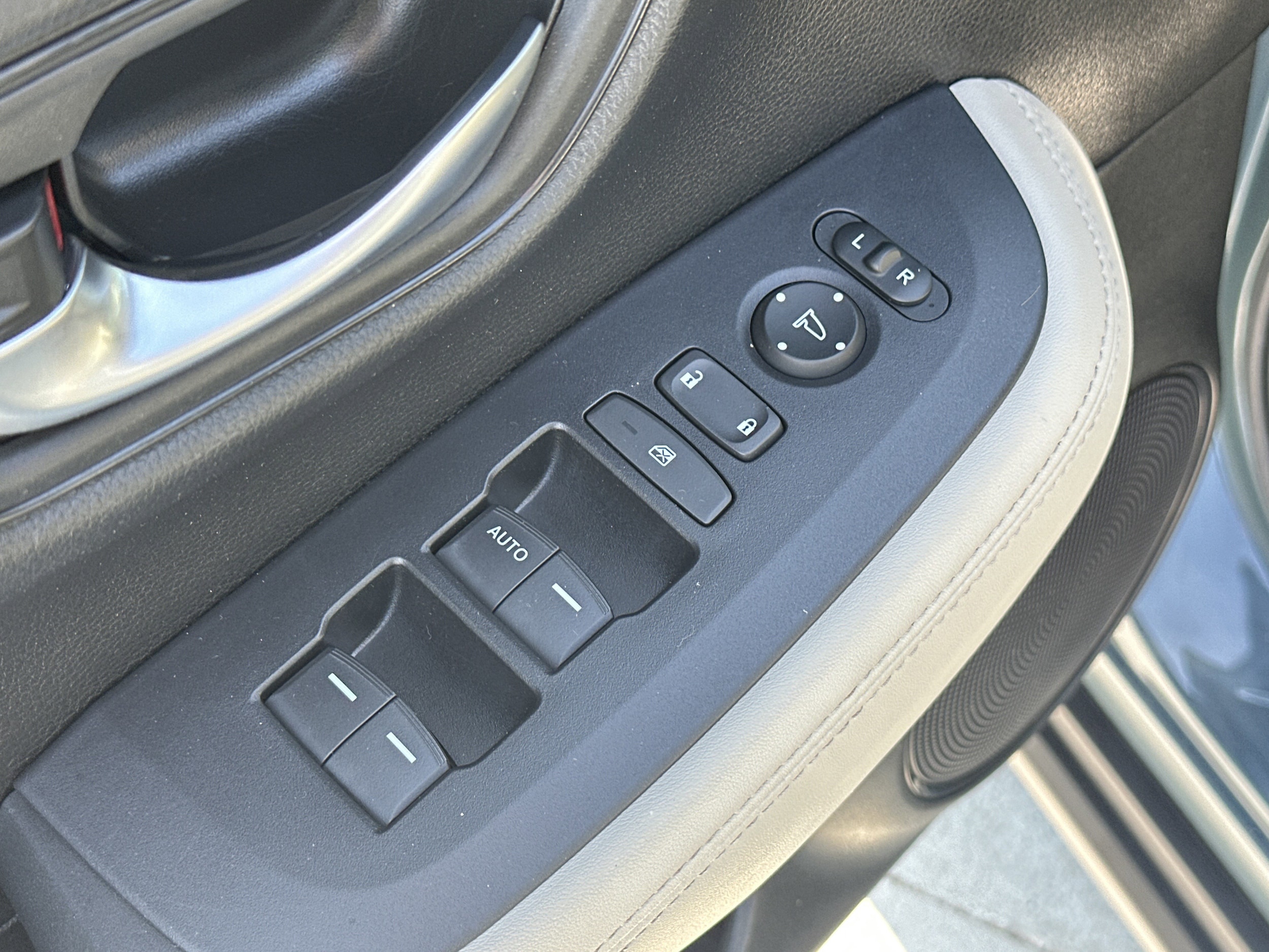 2024 Honda HR-V LX photo 3
