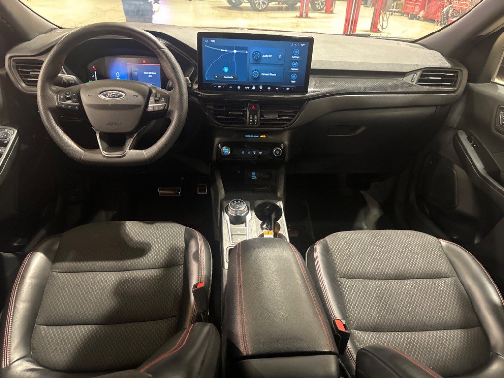 2023 Ford Escape ST-Line photo 6