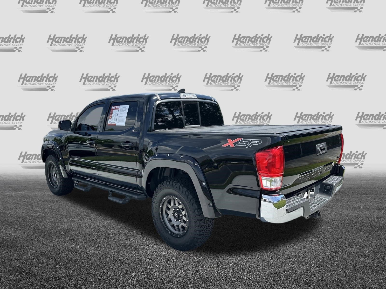 2017 Toyota Tacoma SR5 photo 3