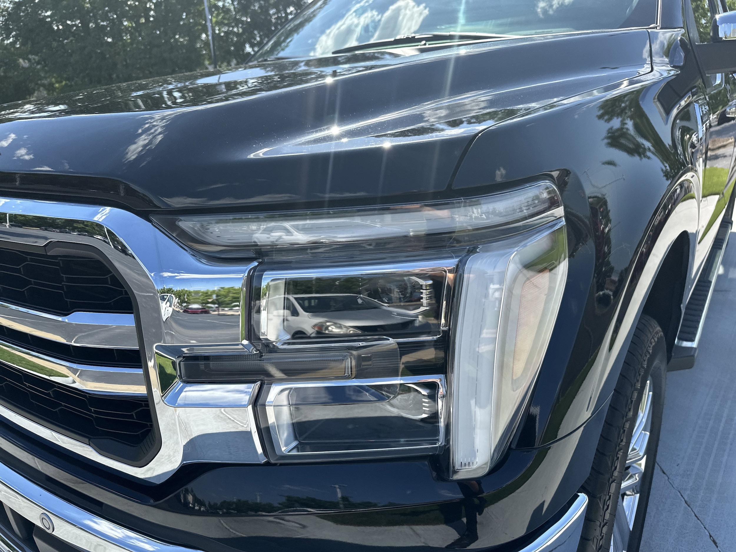 2024 Ford F-150 LARIAT photo 4