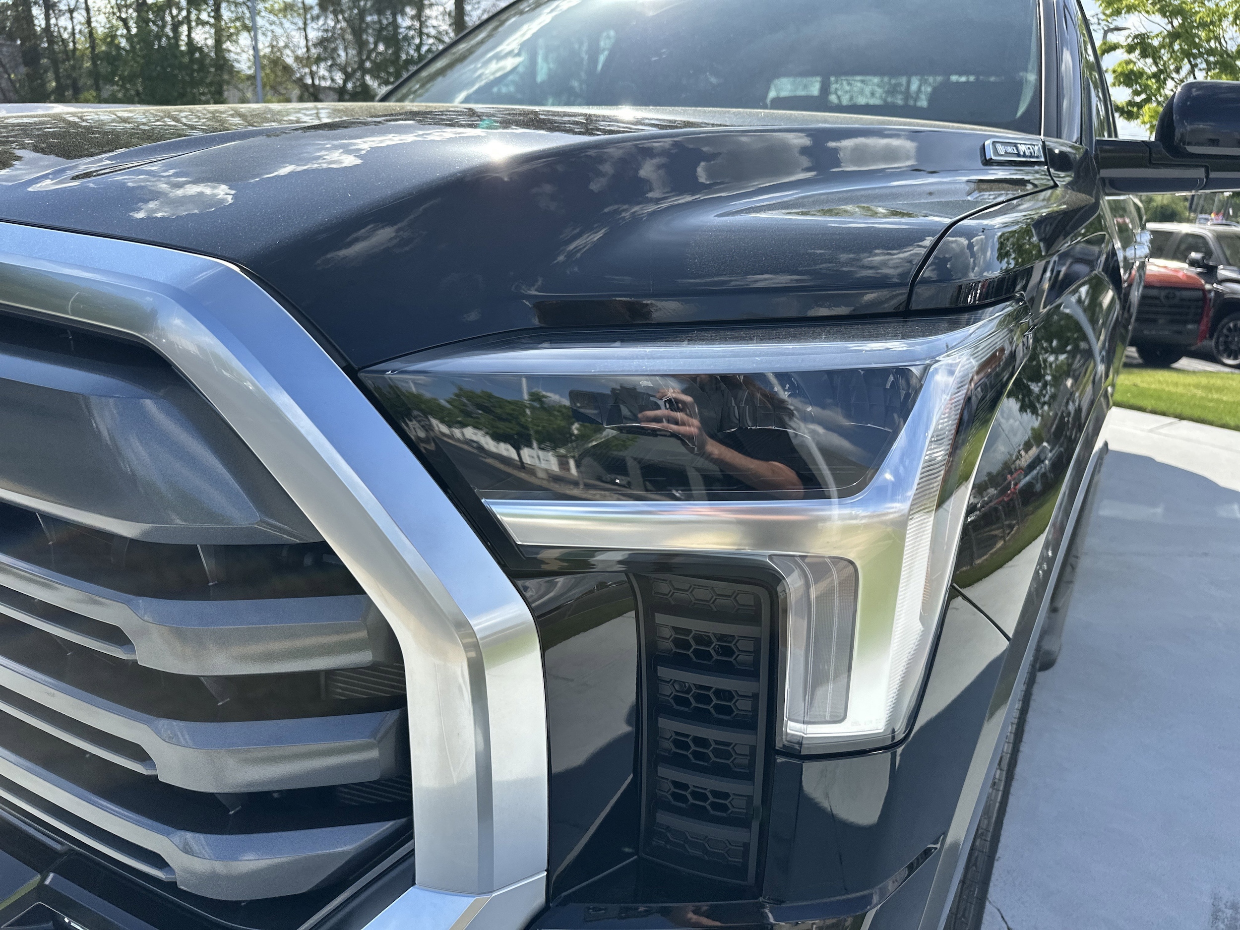 2025 Toyota Tundra 4WD Limited Hybrid photo 5