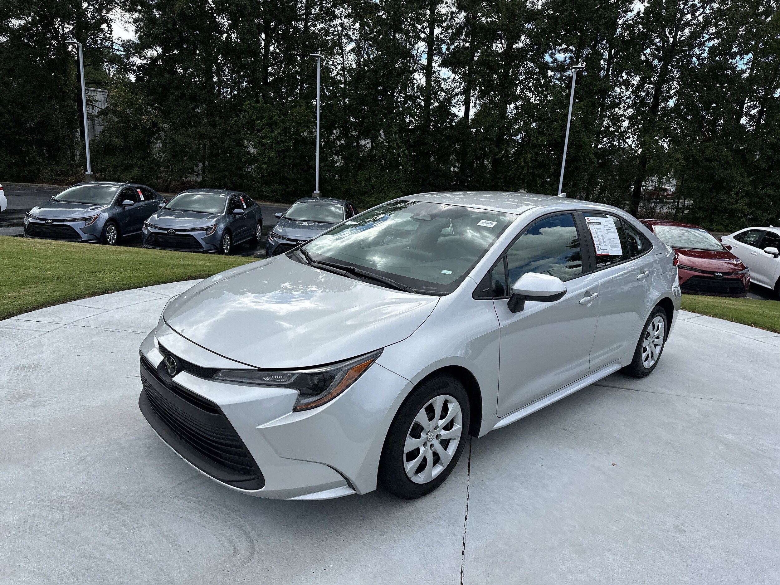 2024 Toyota Corolla LE photo 3