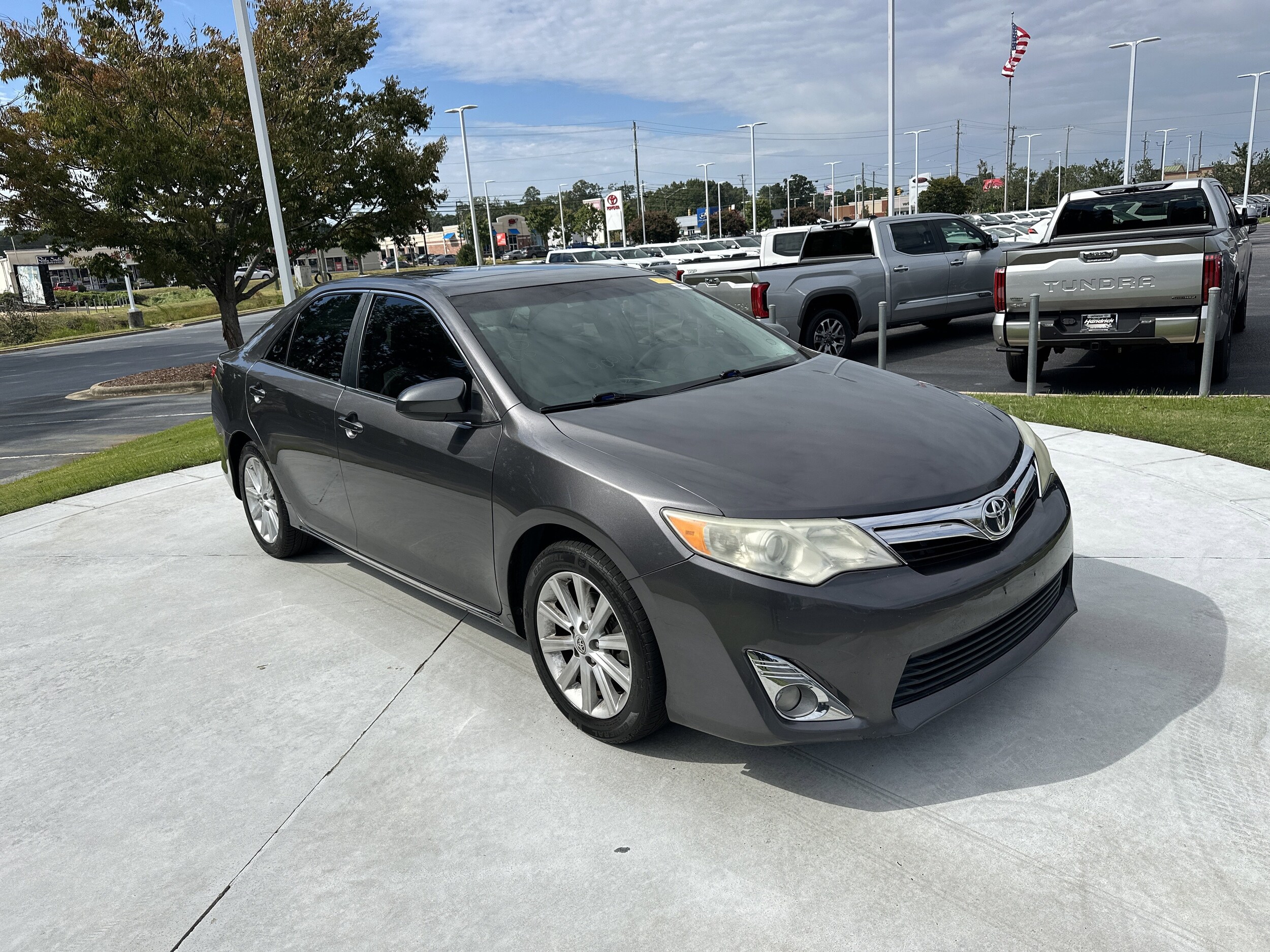 2014 Toyota Camry XLE photo 2