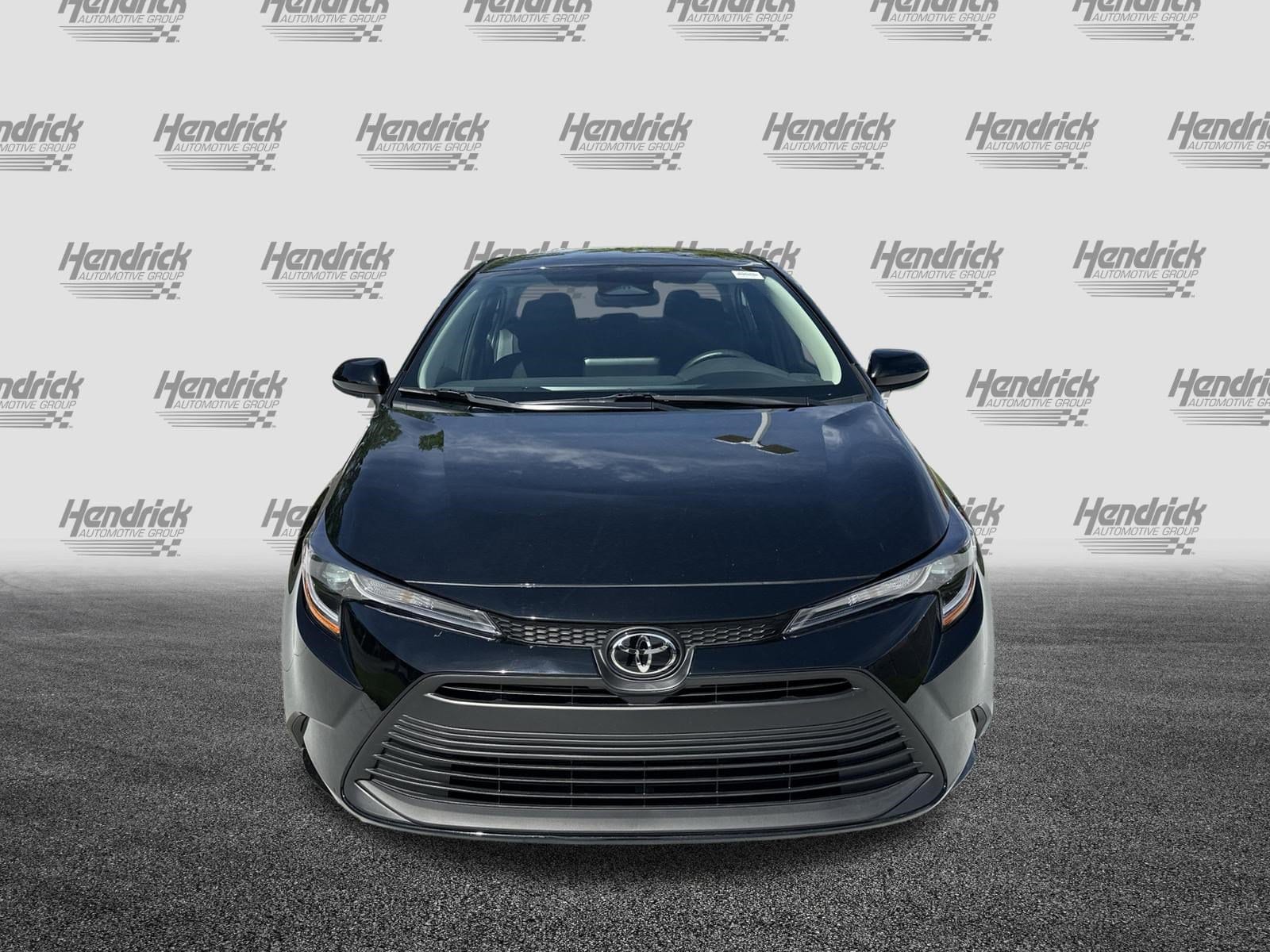 2025 Toyota Corolla LE photo 2