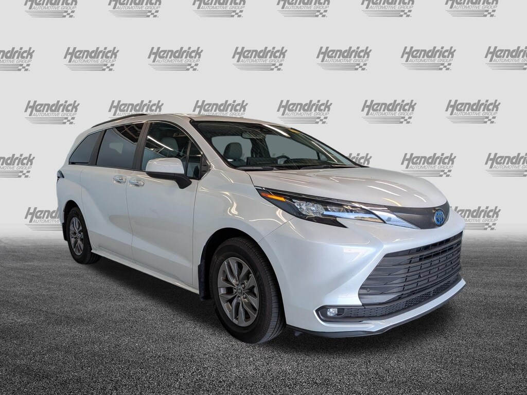Certified 2025 Toyota Sienna XLE Minivan
