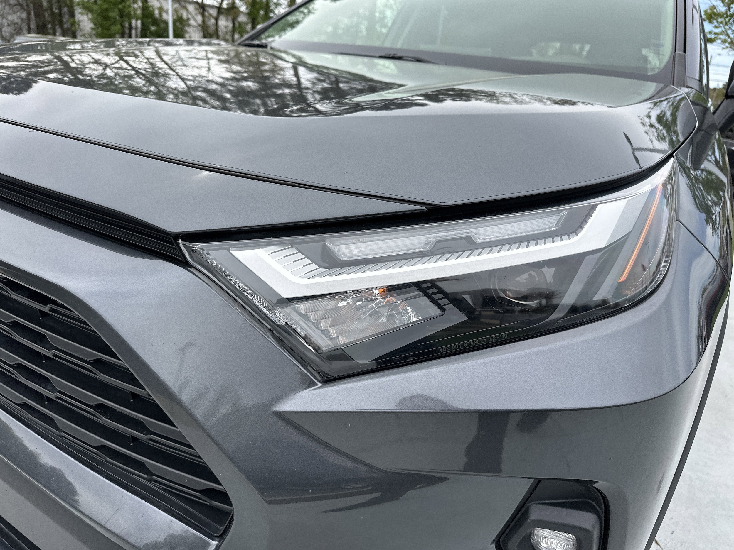 2023 Toyota RAV4 Hybrid XLE Premium photo 5