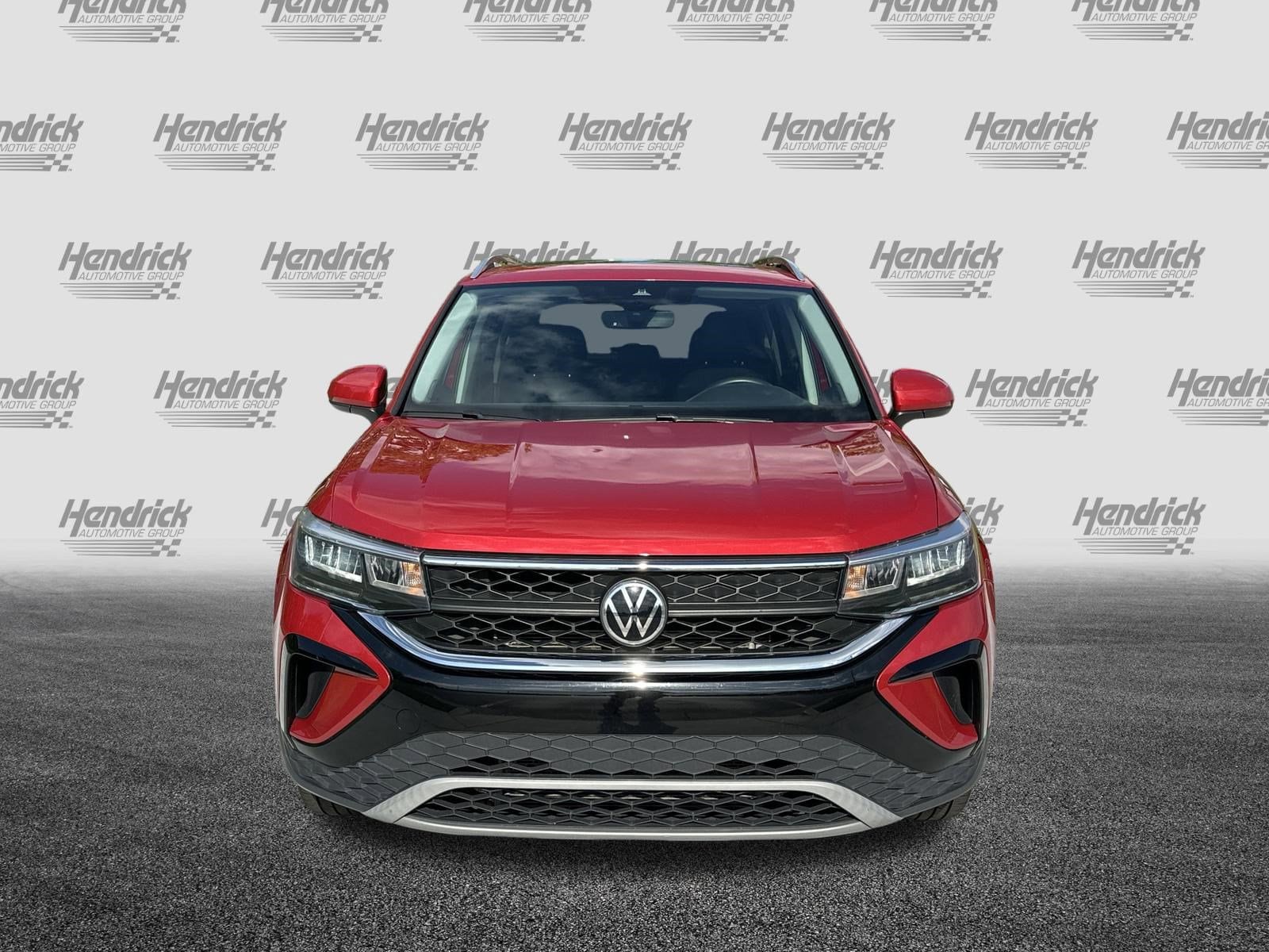 2022 Volkswagen Taos SE photo 2