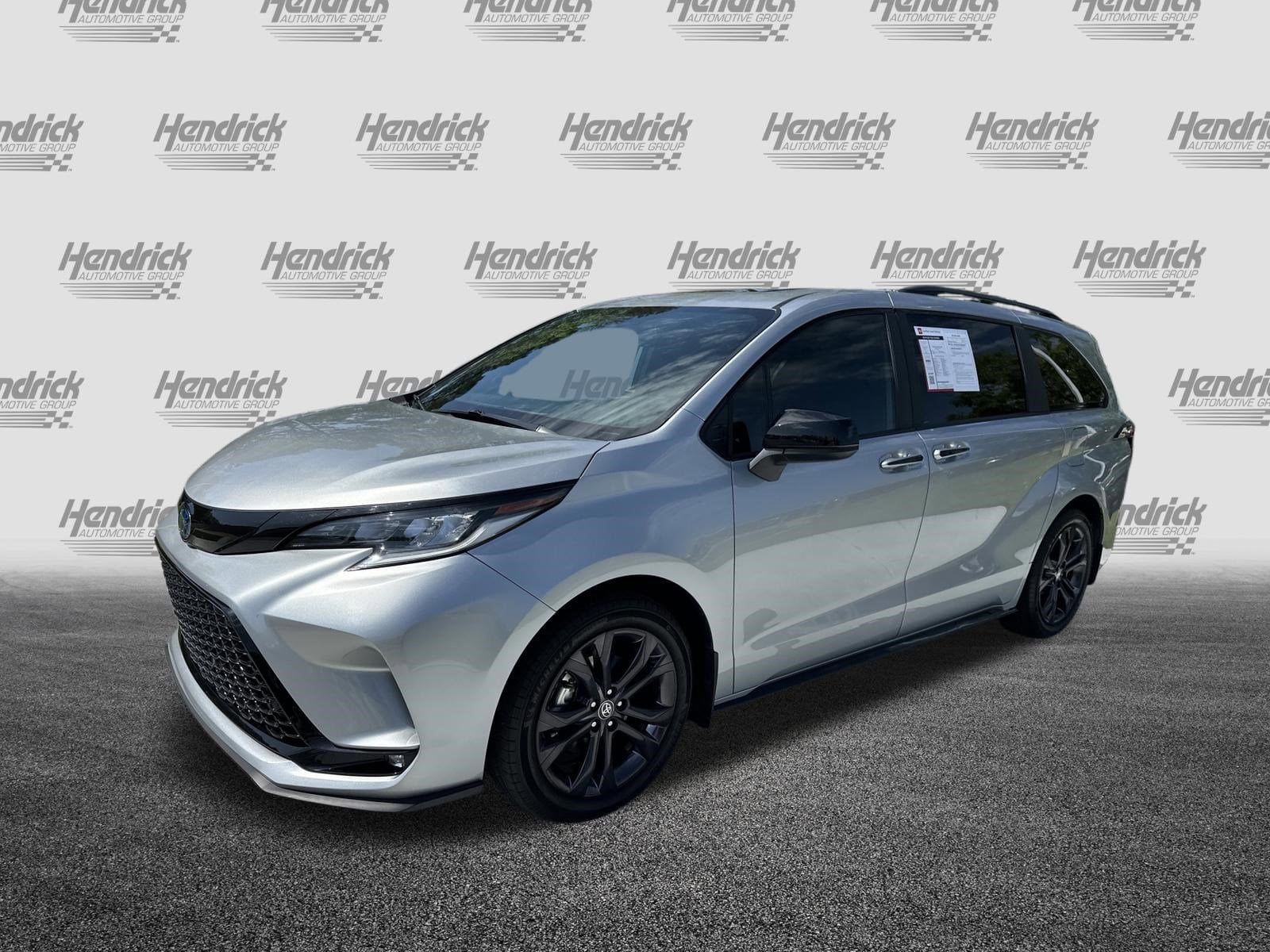 2025 Toyota Sienna XSE photo 4