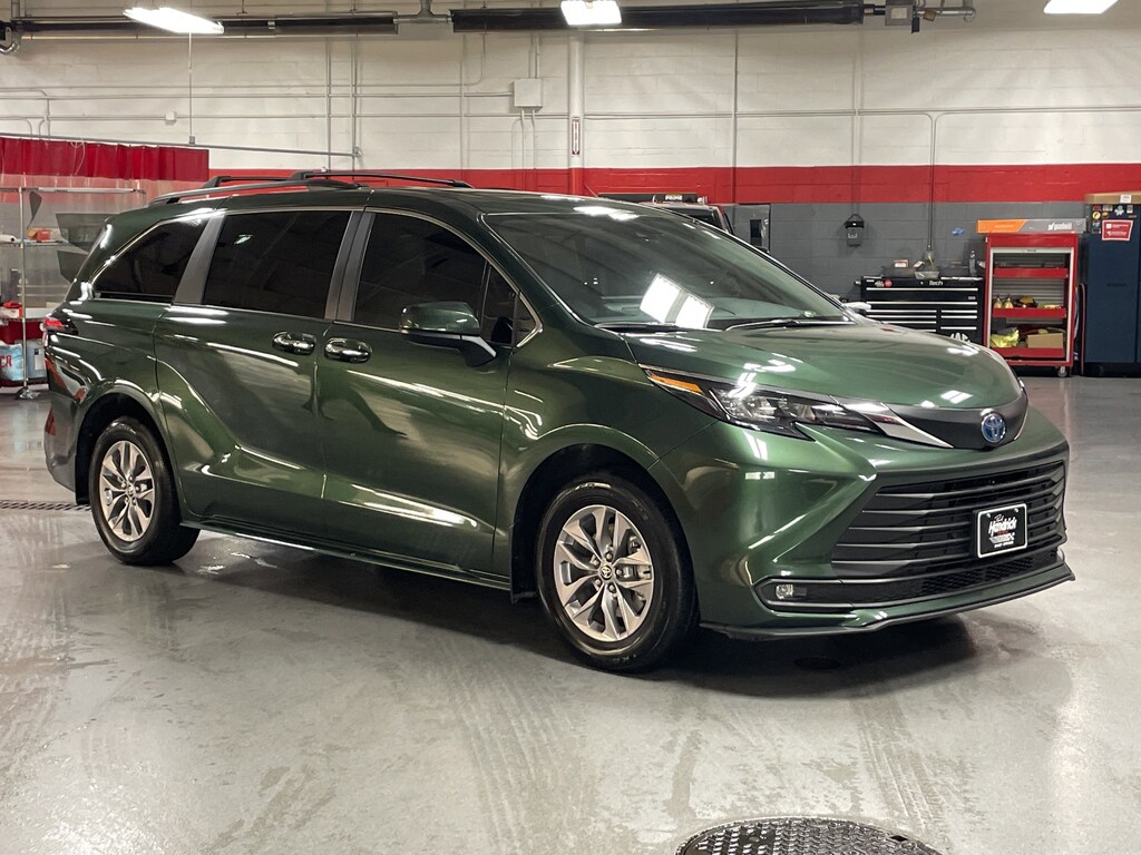 Certified 2025 Toyota Sienna XLE Minivan