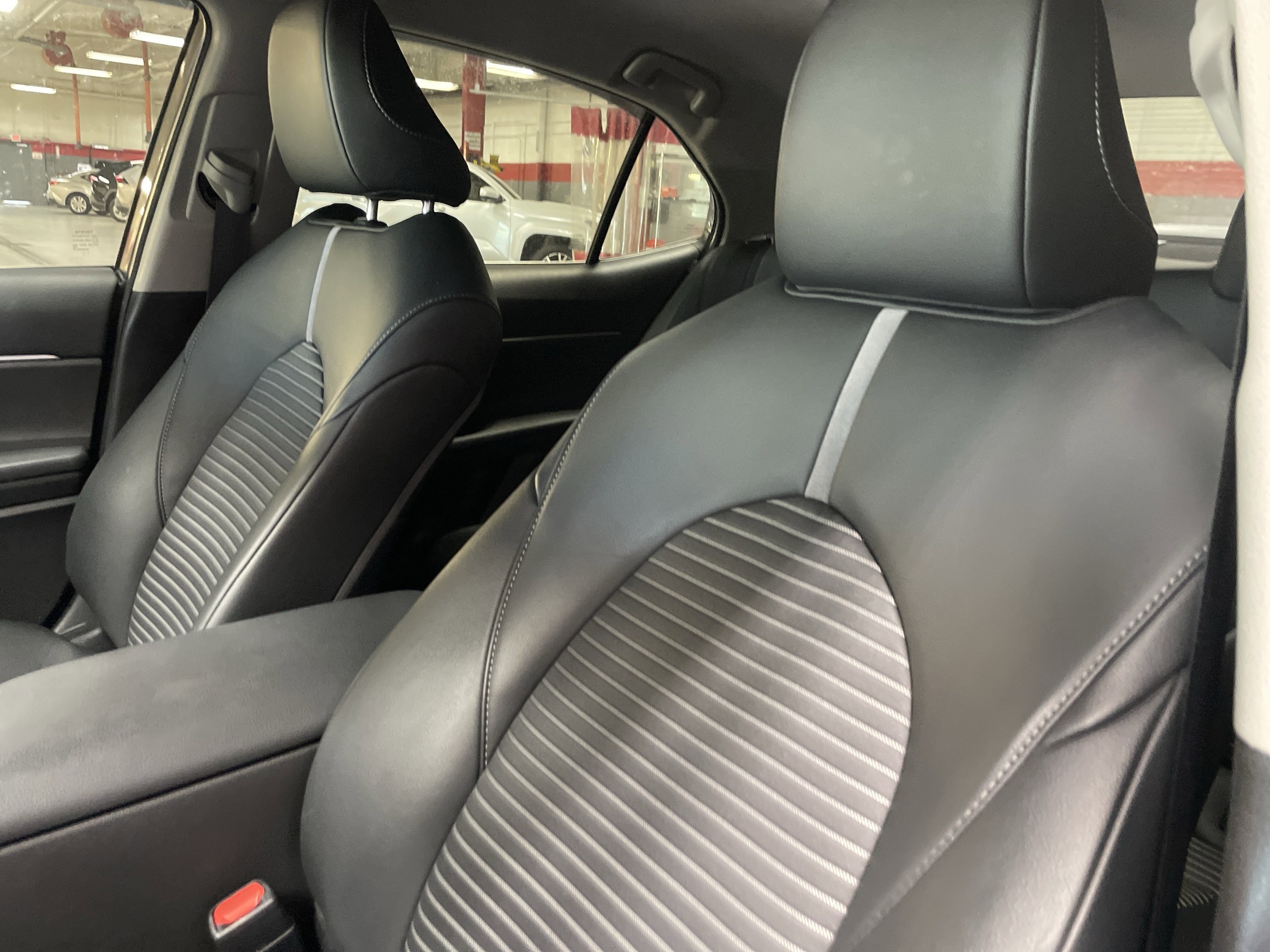 2023 Toyota Camry SE photo 6