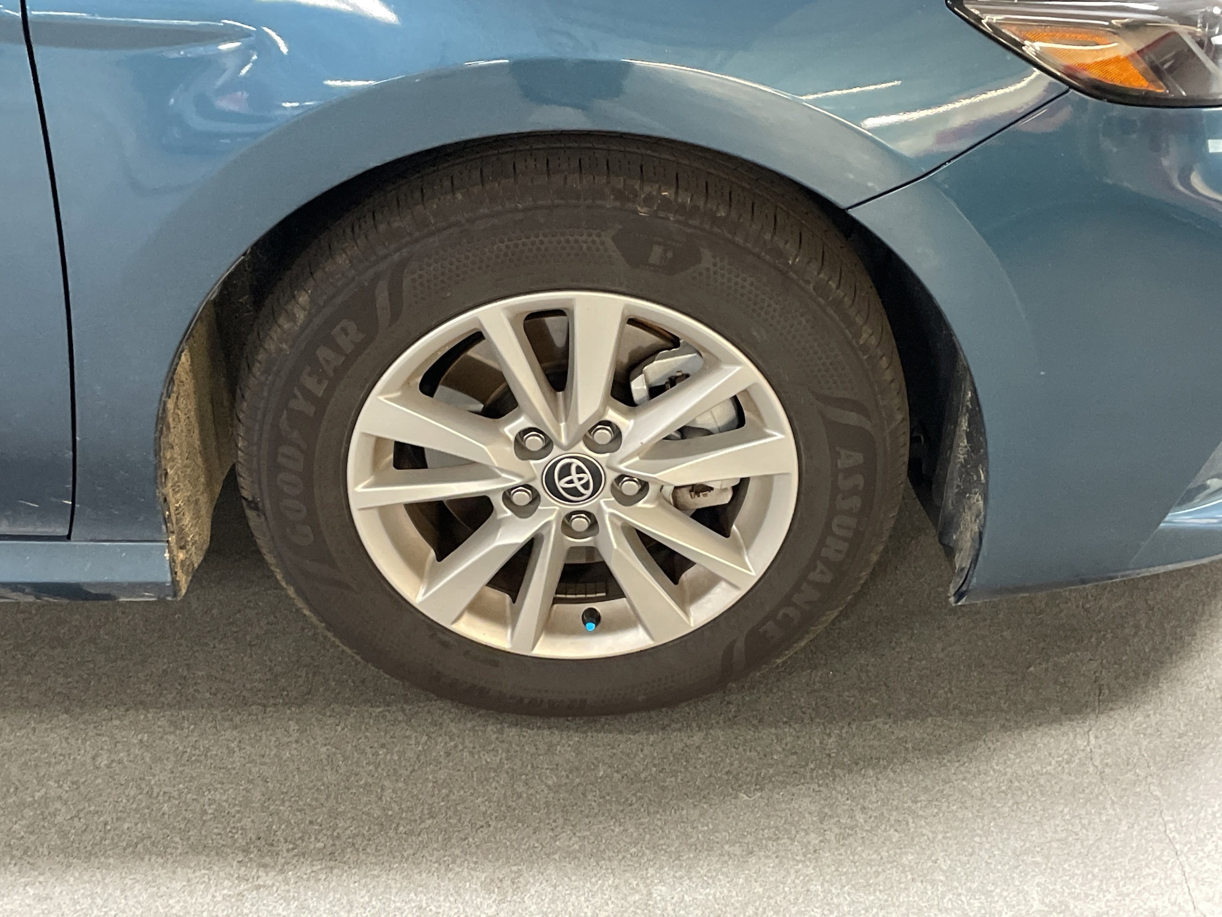 2025 Toyota Camry SE photo 4