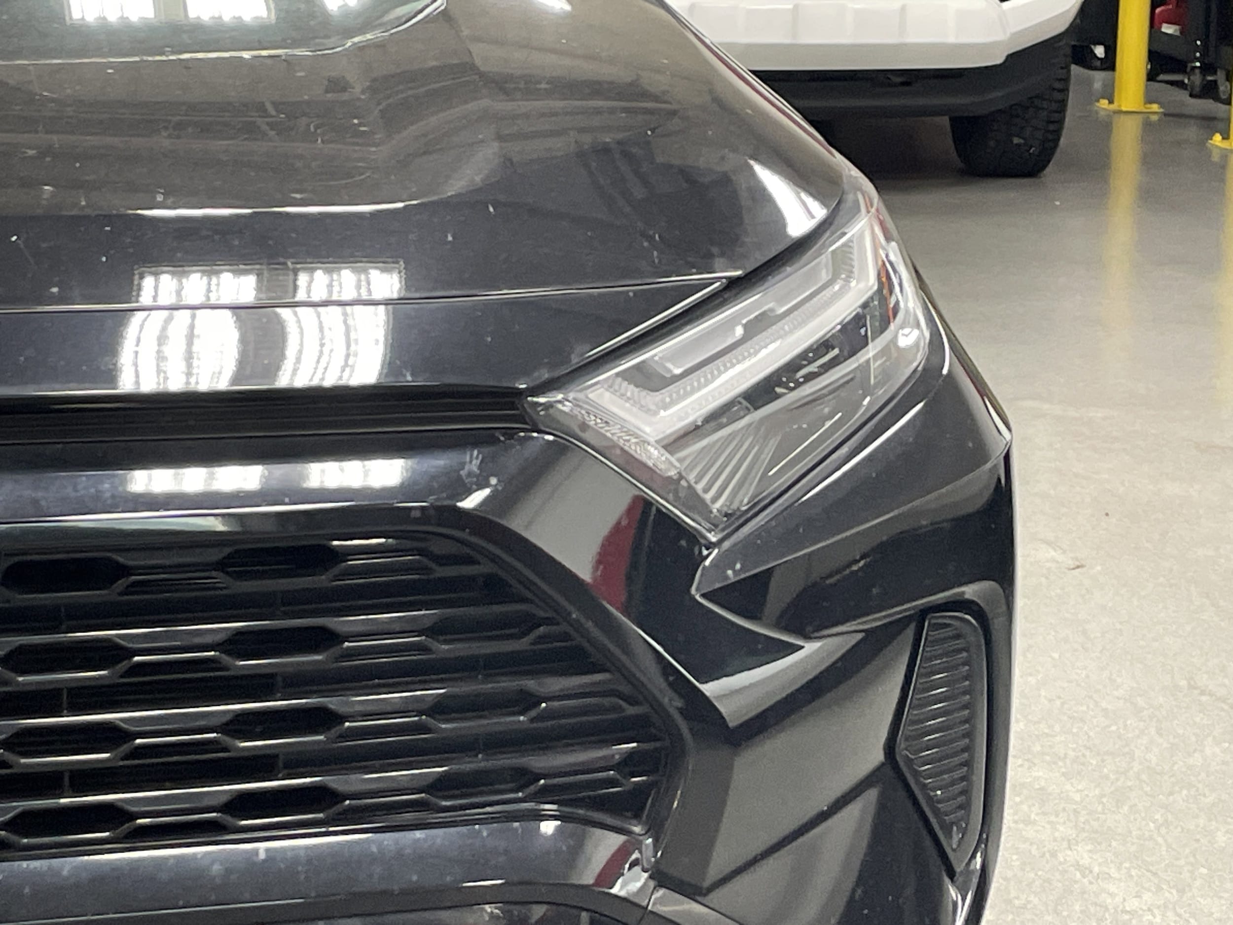 2023 Toyota RAV4 Hybrid SE photo 2