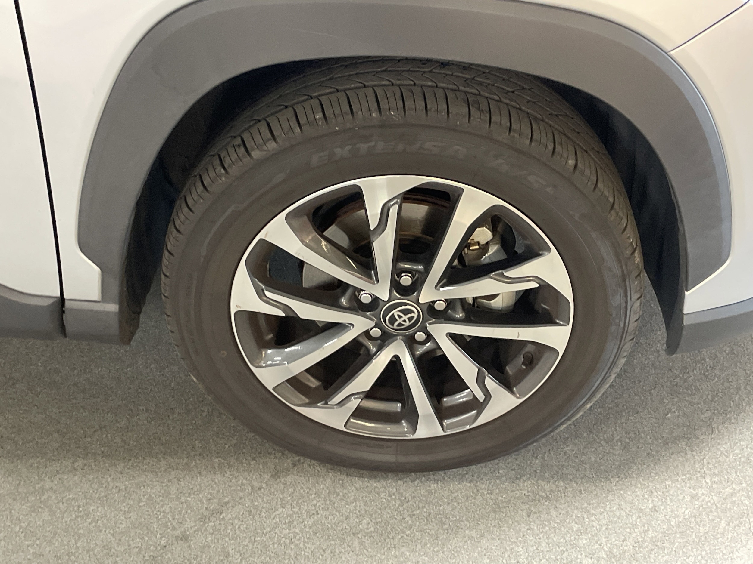 2022 Toyota Corolla Cross XLE photo 5