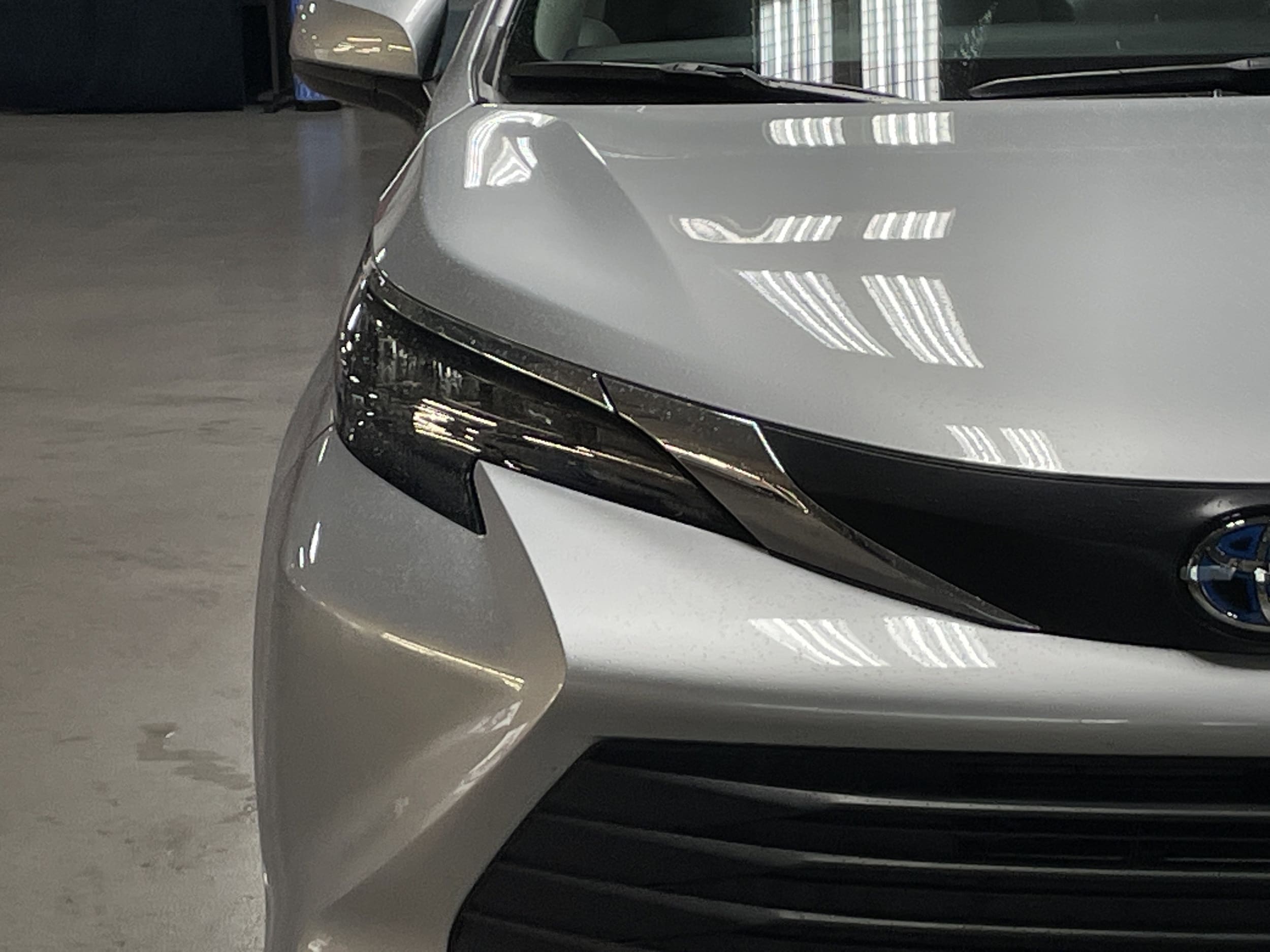 2025 Toyota Sienna LE photo 4