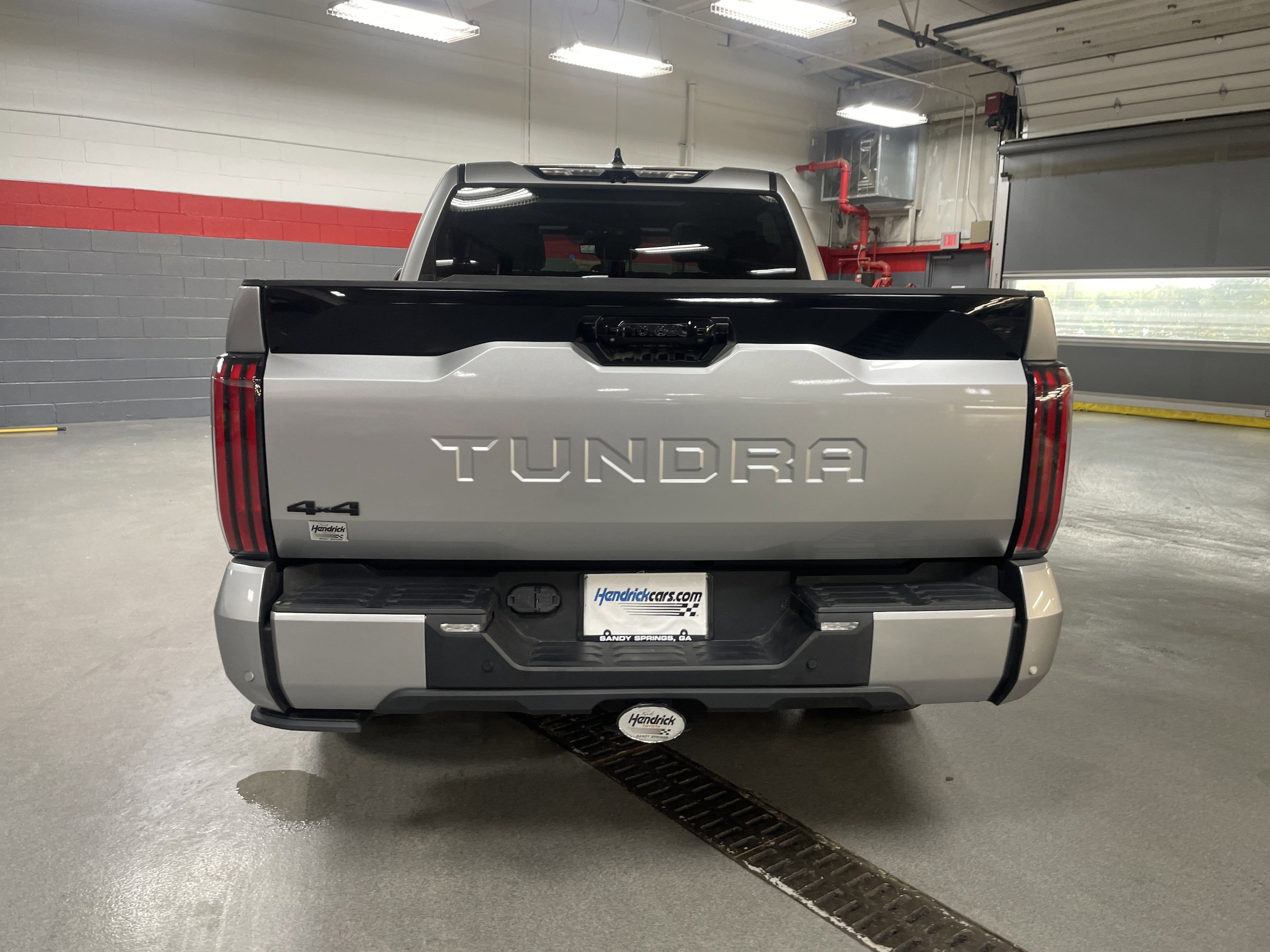 2023 Toyota Tundra 4WD Platinum photo 3