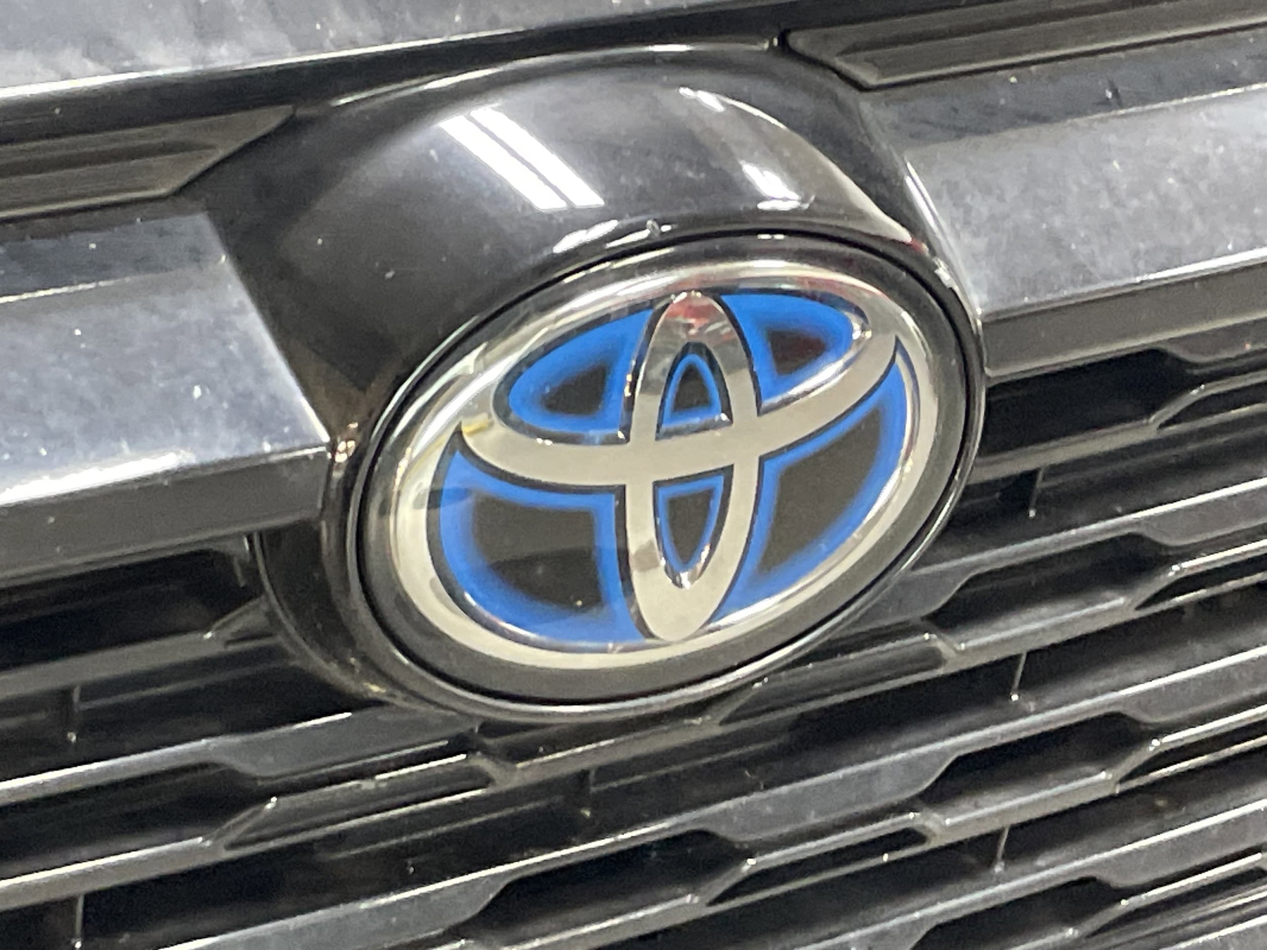 2023 Toyota RAV4 Hybrid SE photo 4