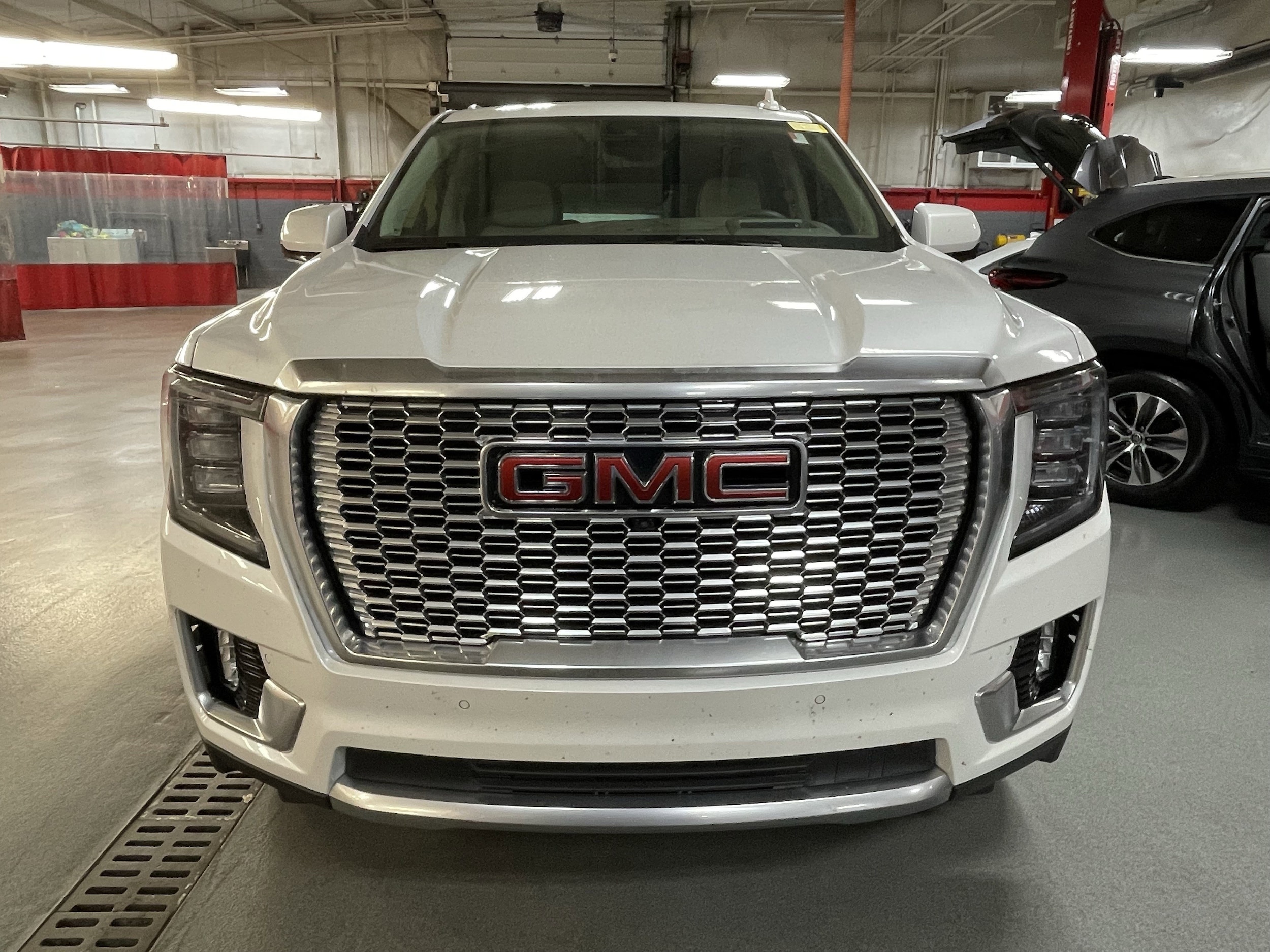 2024 GMC Yukon Denali photo 2