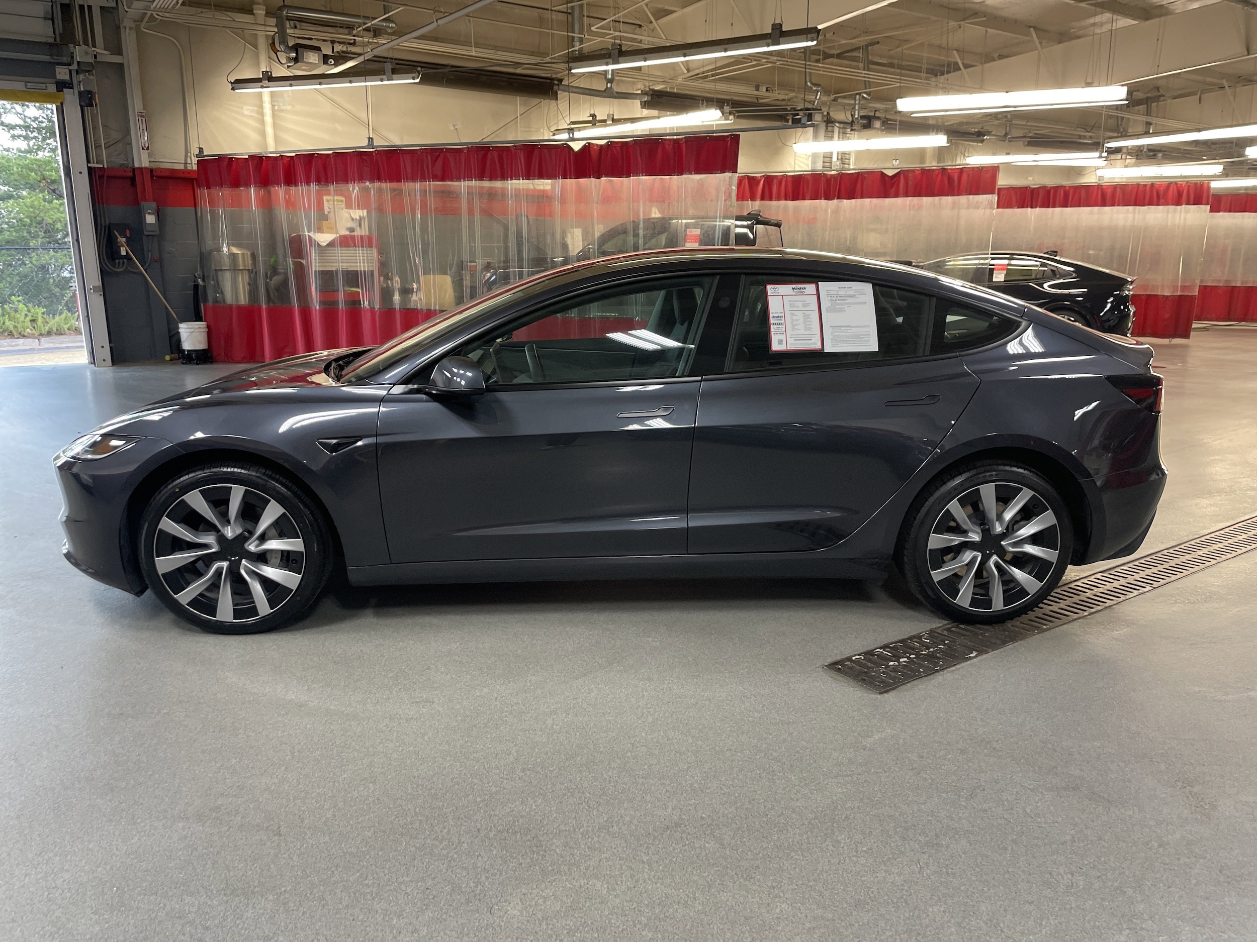 2025 Tesla Model 3 Long Range photo 5