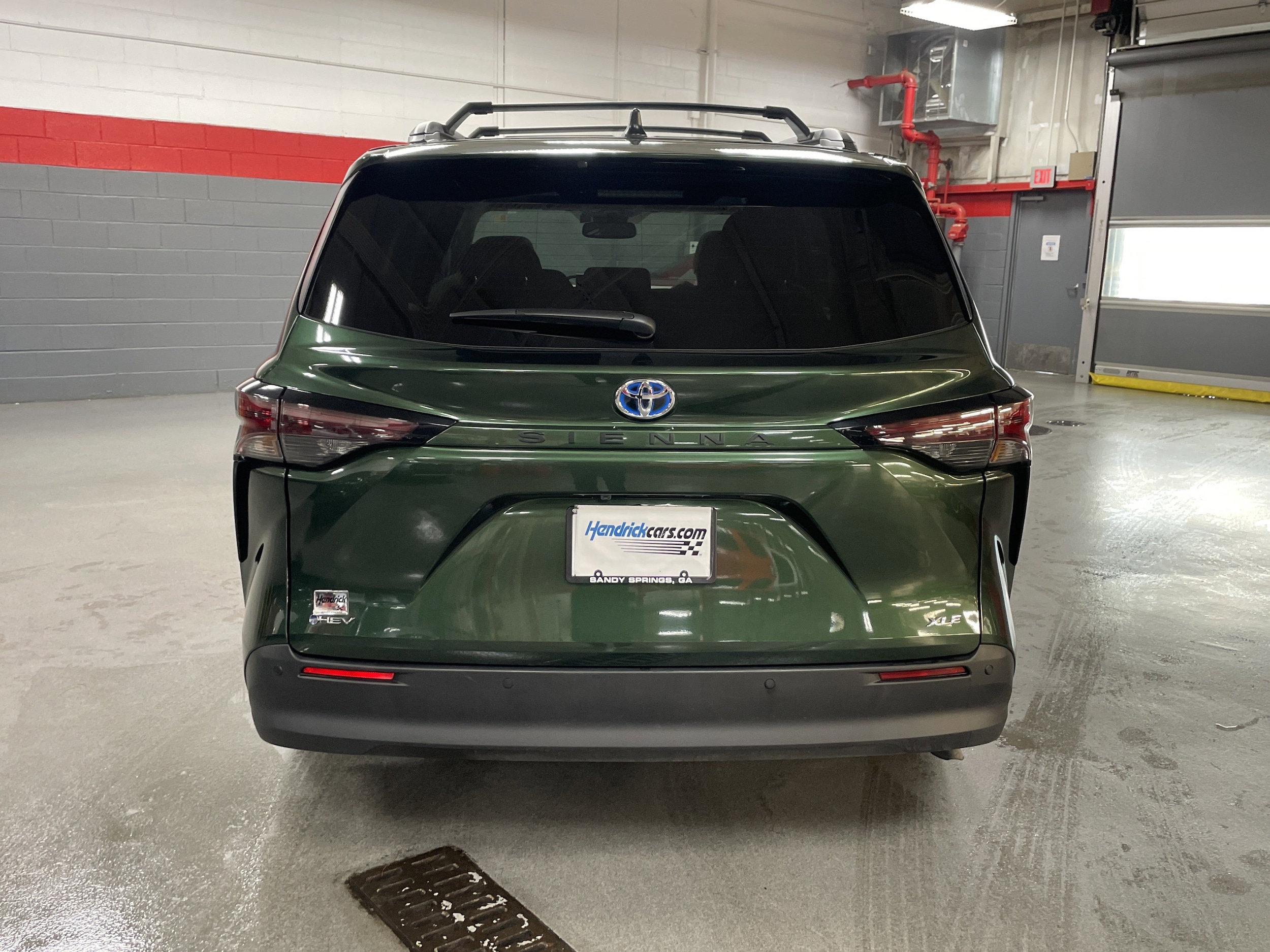 2025 Toyota Sienna XLE photo 3