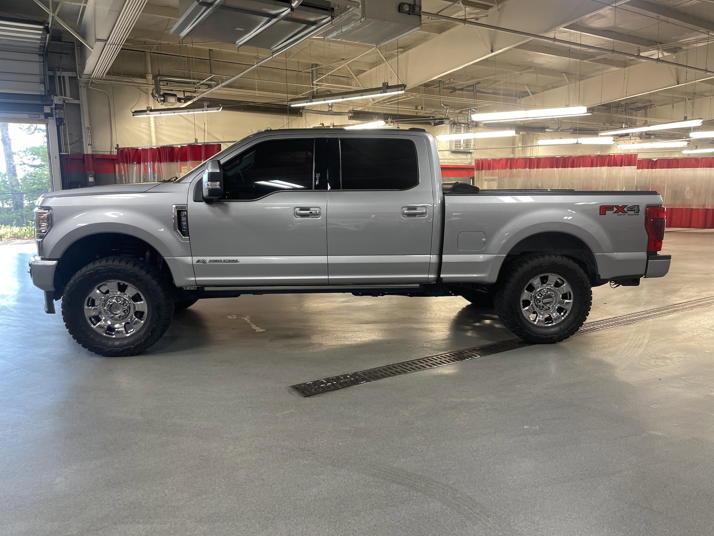 2022 Ford Super Duty F-250 SRW Limited photo 5