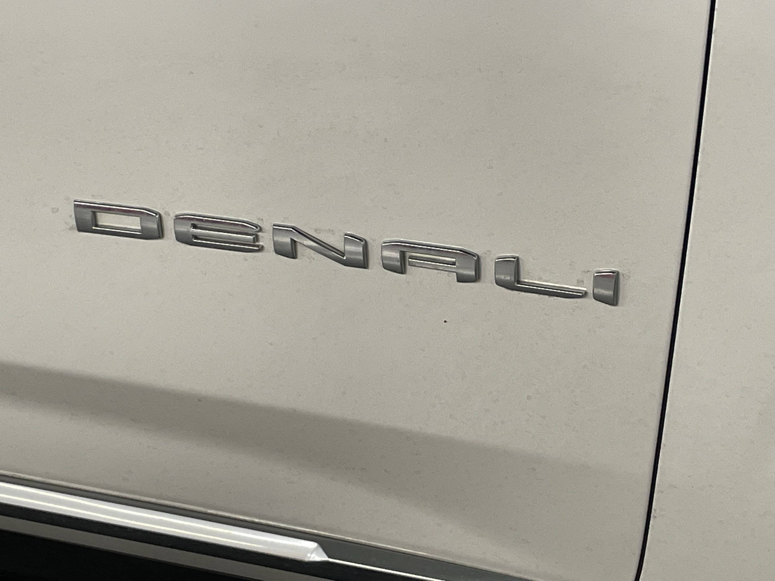 2024 GMC Yukon Denali photo 6