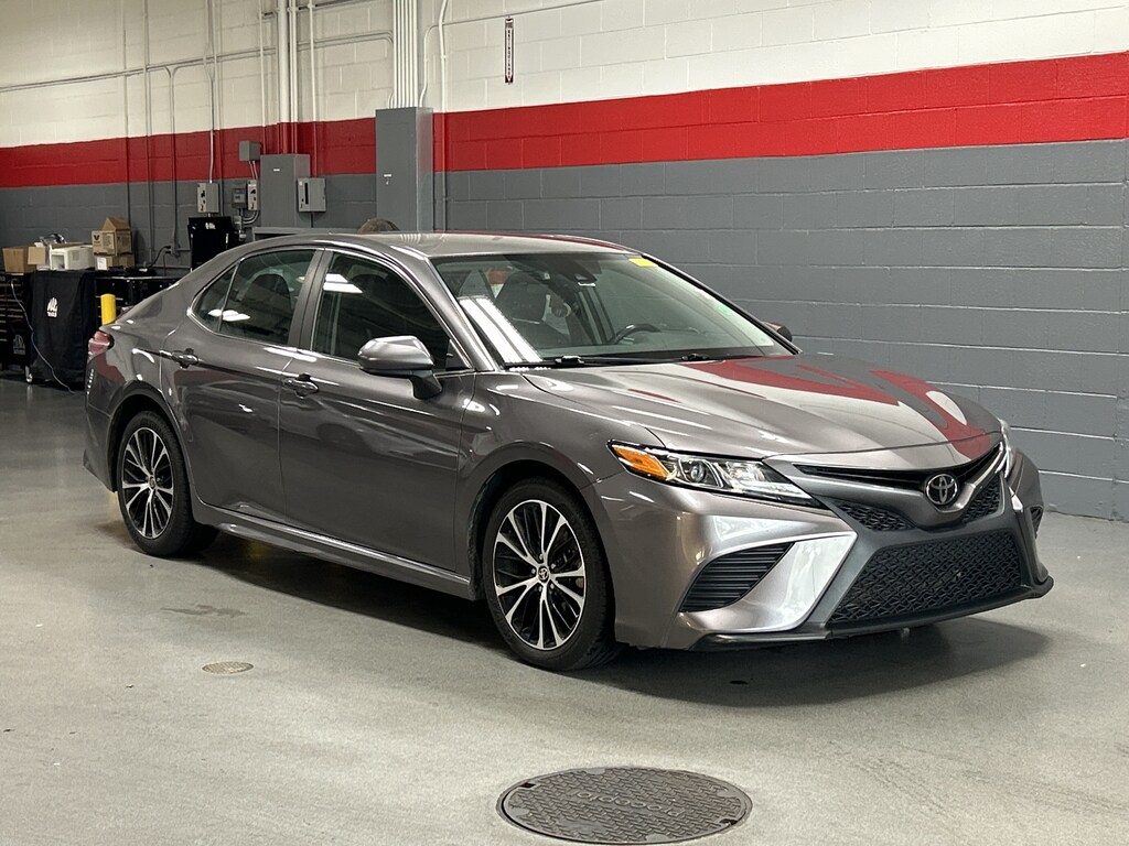Used 2020 Toyota Camry SE Sedan