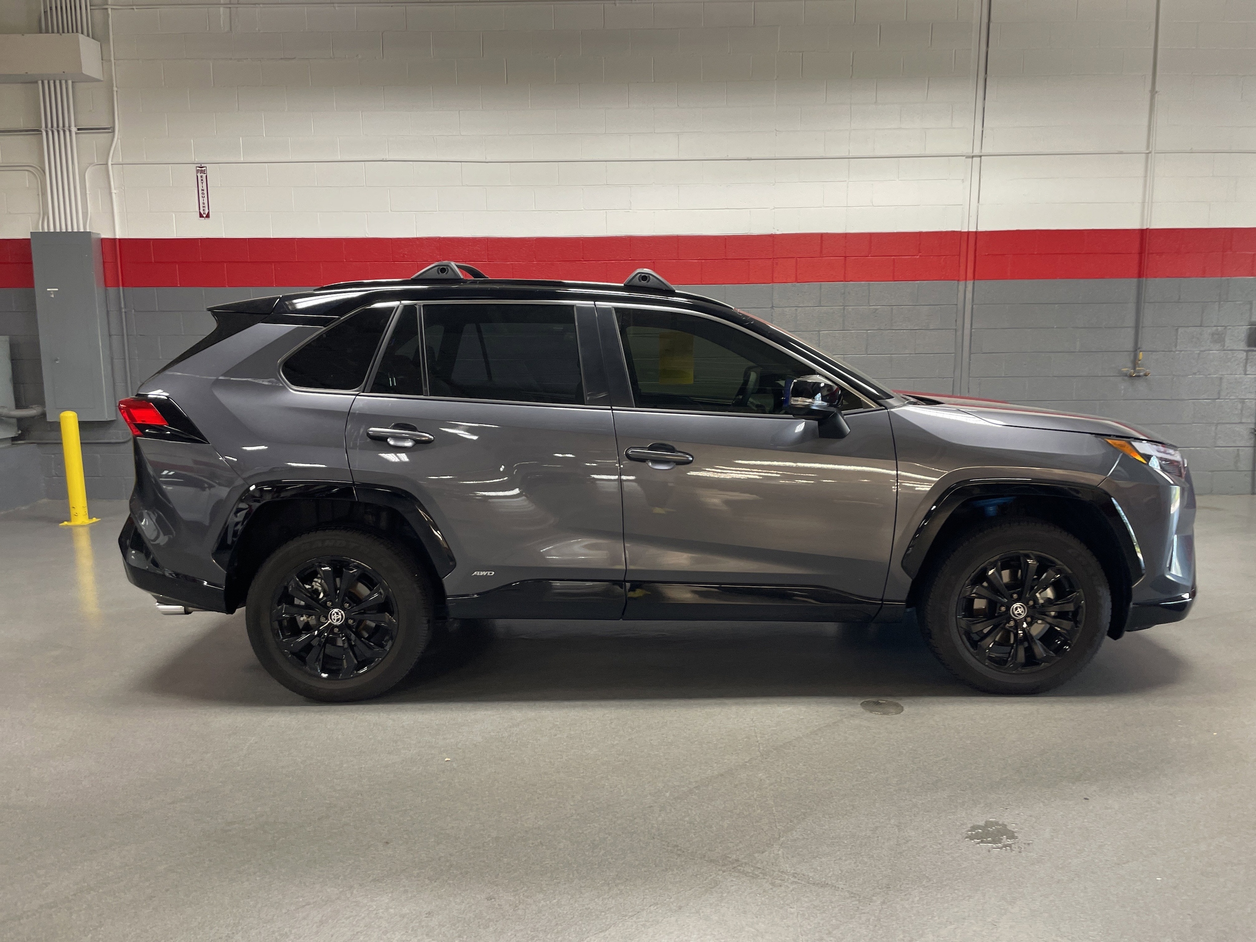 2025 Toyota RAV4 Hybrid XSE photo 6