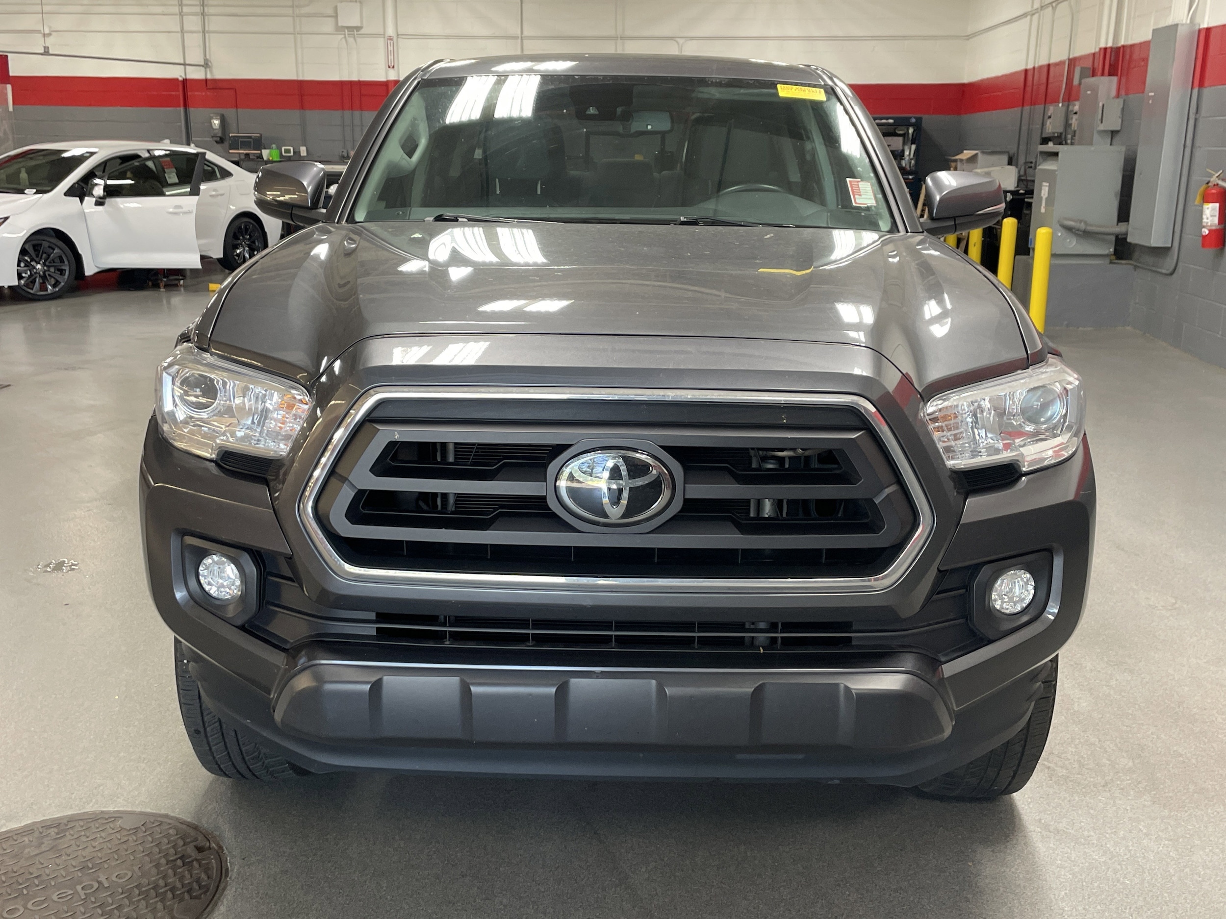 2022 Toyota Tacoma 2WD SR5 photo 2