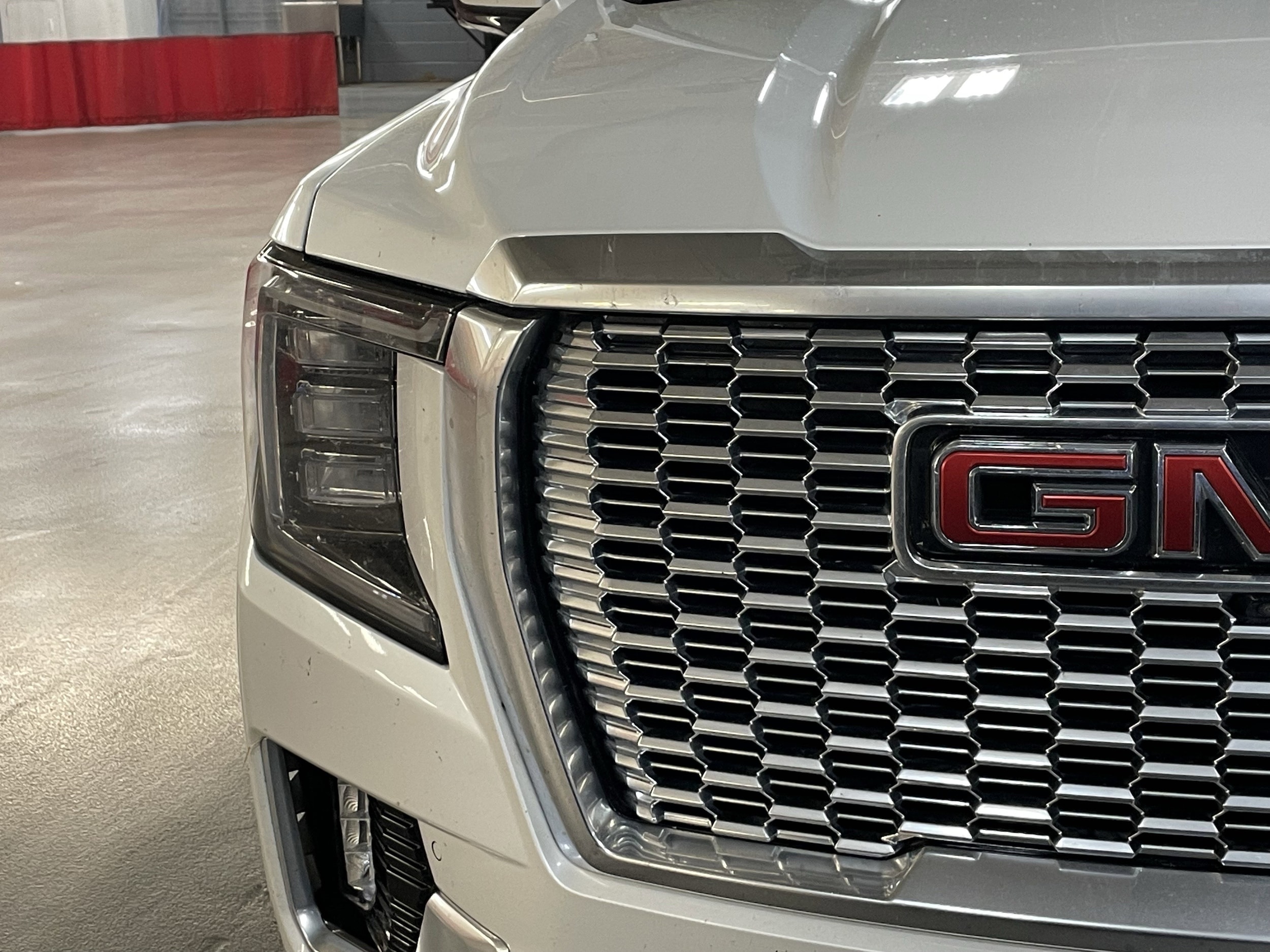 2024 GMC Yukon Denali photo 4