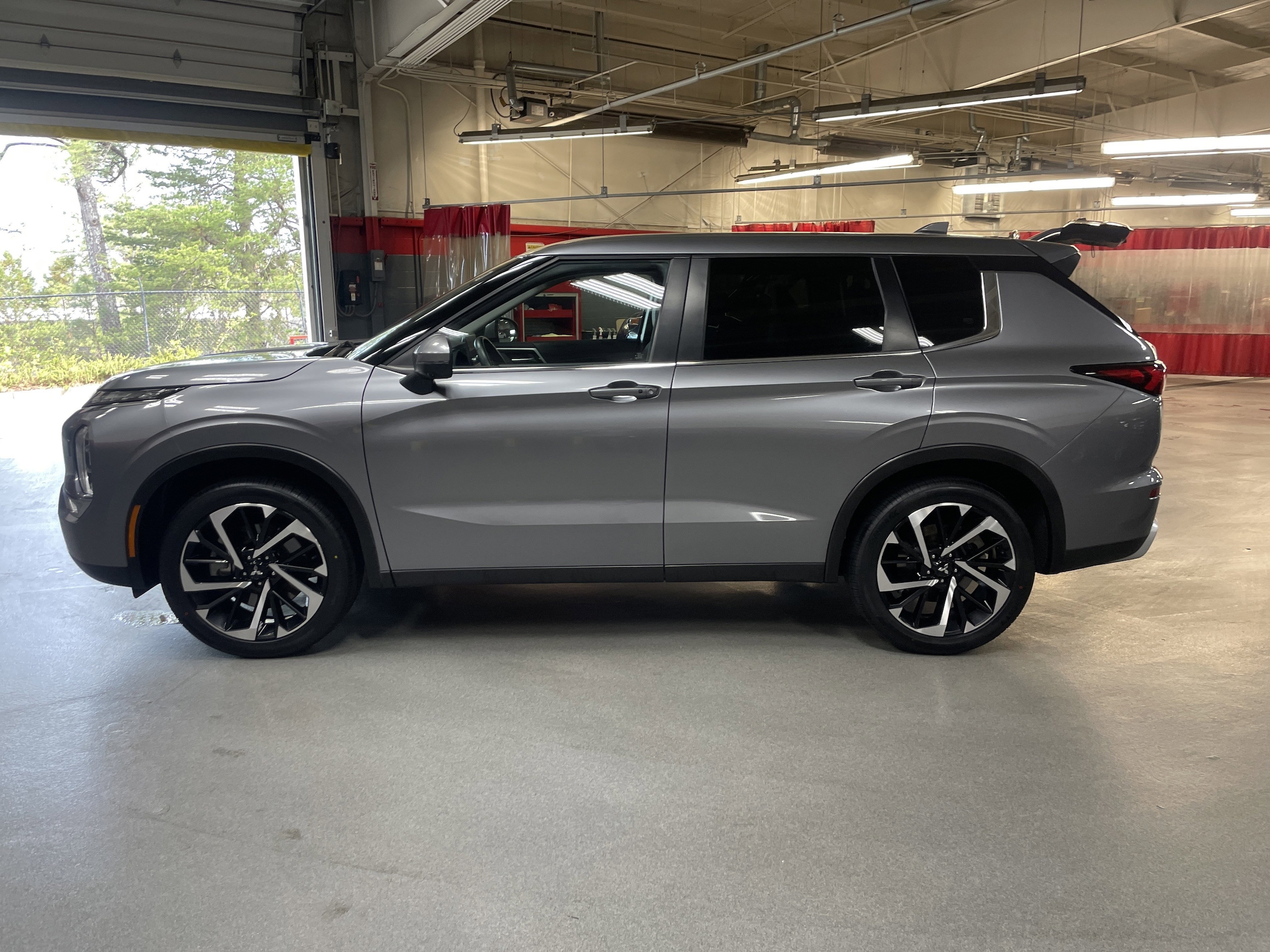 2024 Mitsubishi Outlander SE photo 5