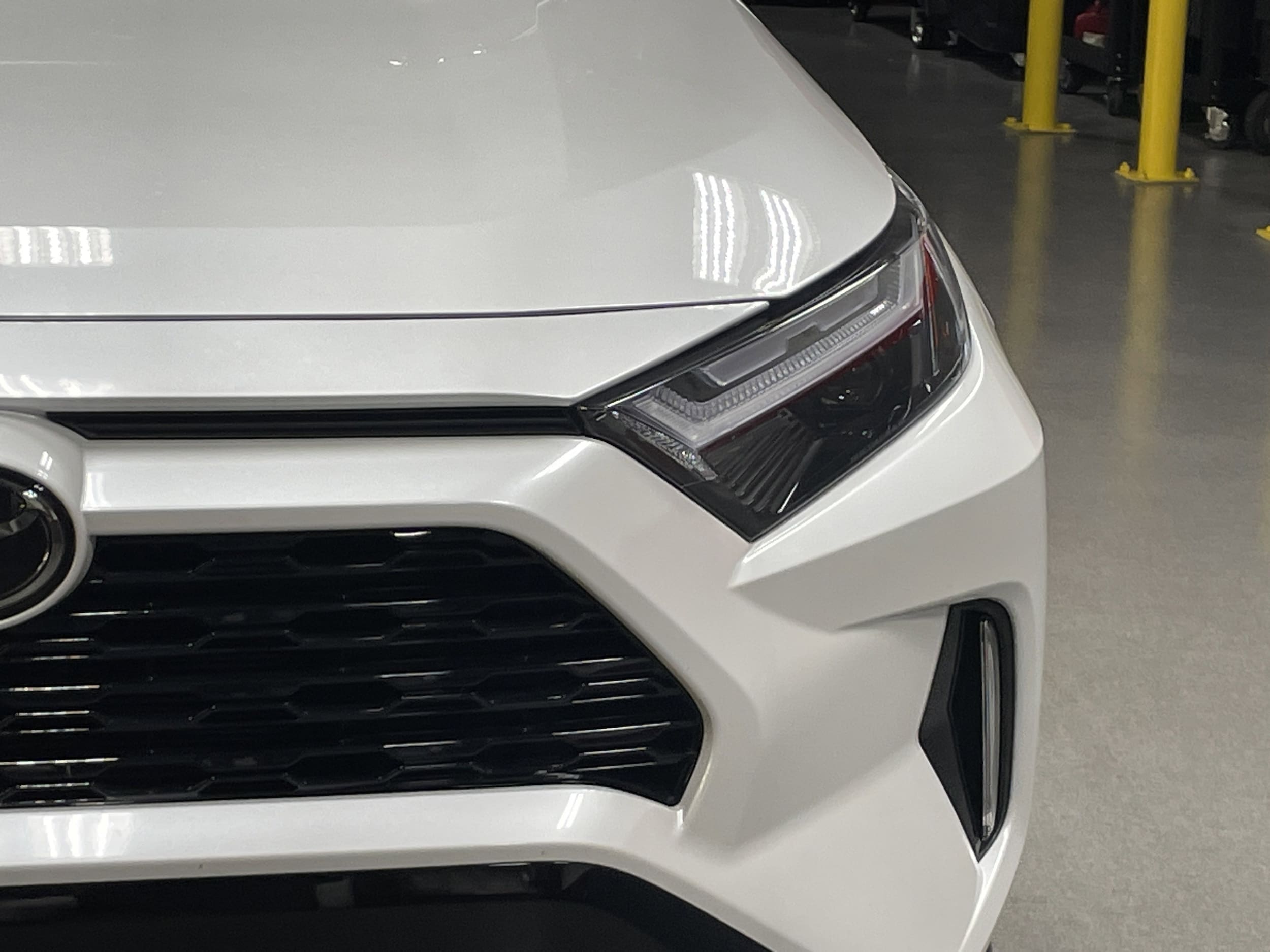 2025 Toyota RAV4 Hybrid XSE photo 4