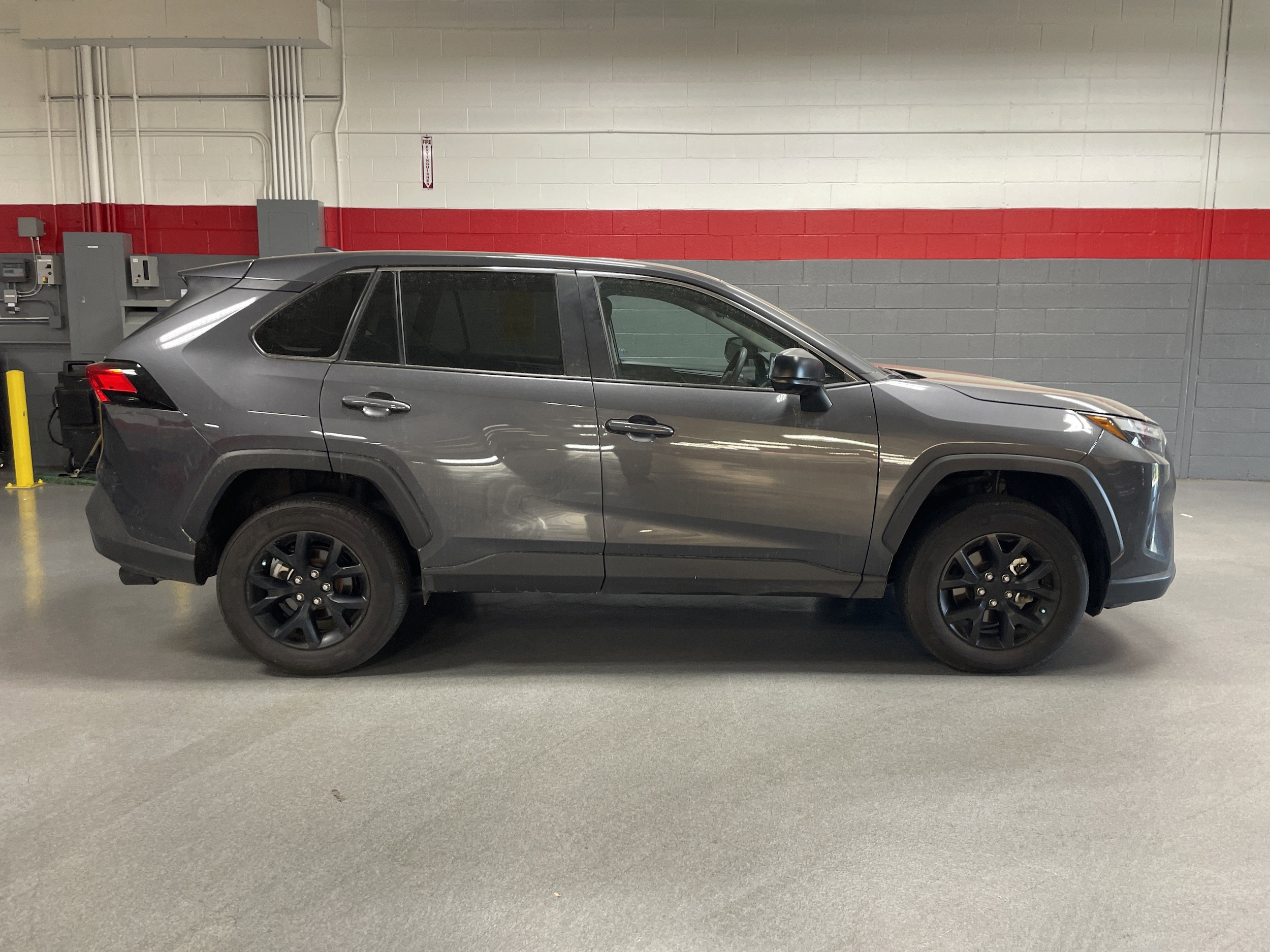 2025 Toyota RAV4 LE photo 6