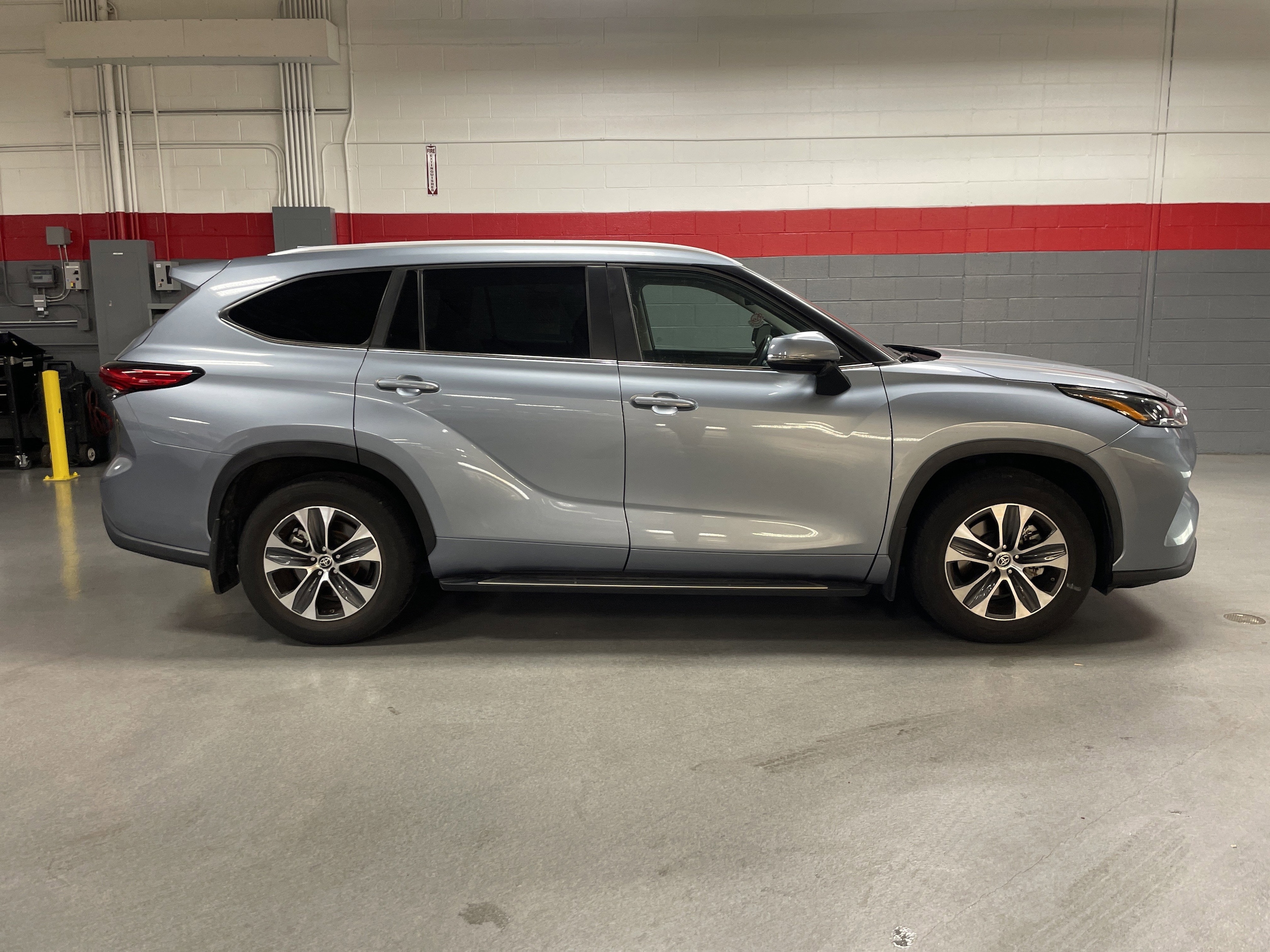 2023 Toyota Highlander XLE photo 5
