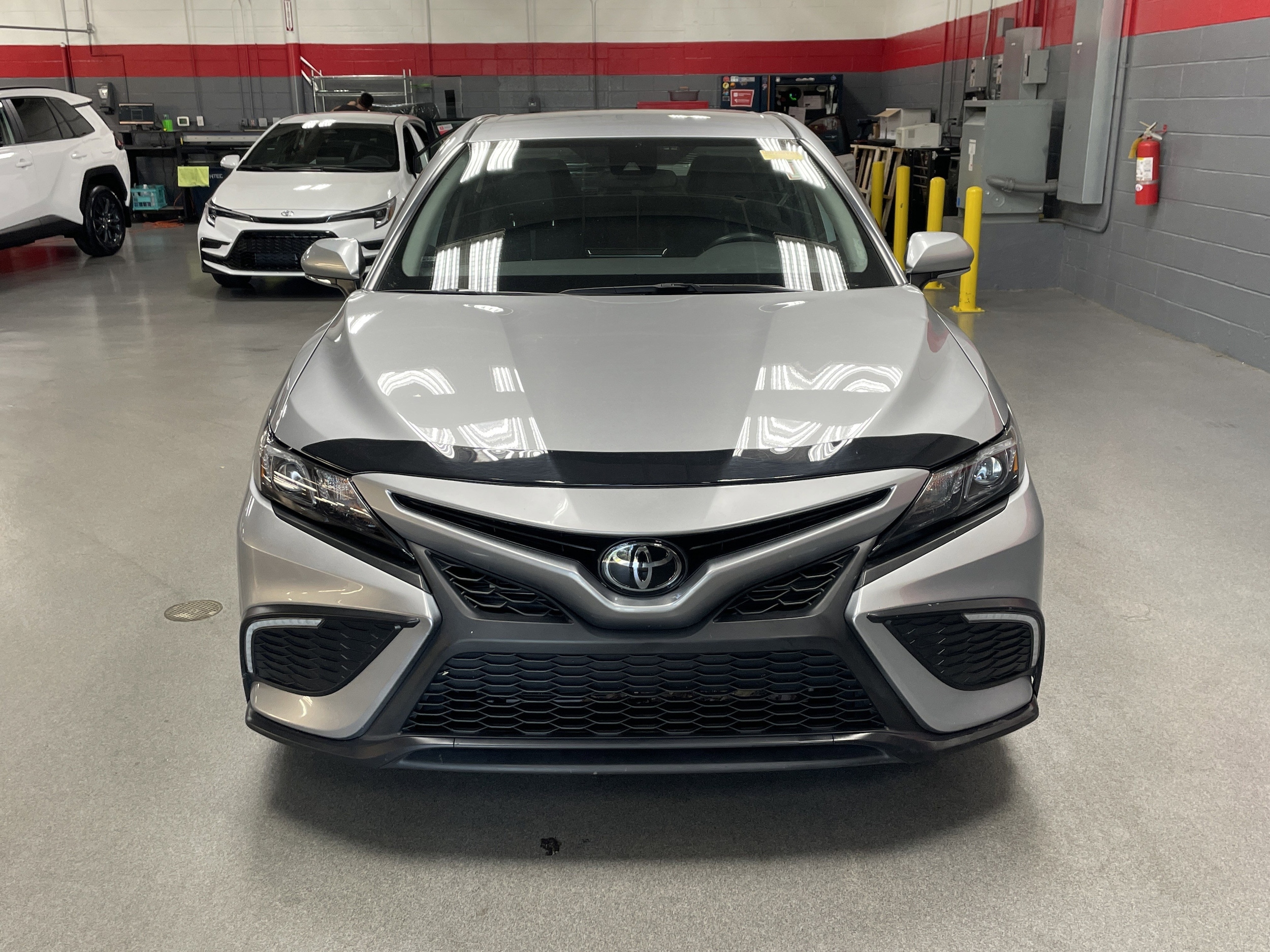 2023 Toyota Camry SE photo 2
